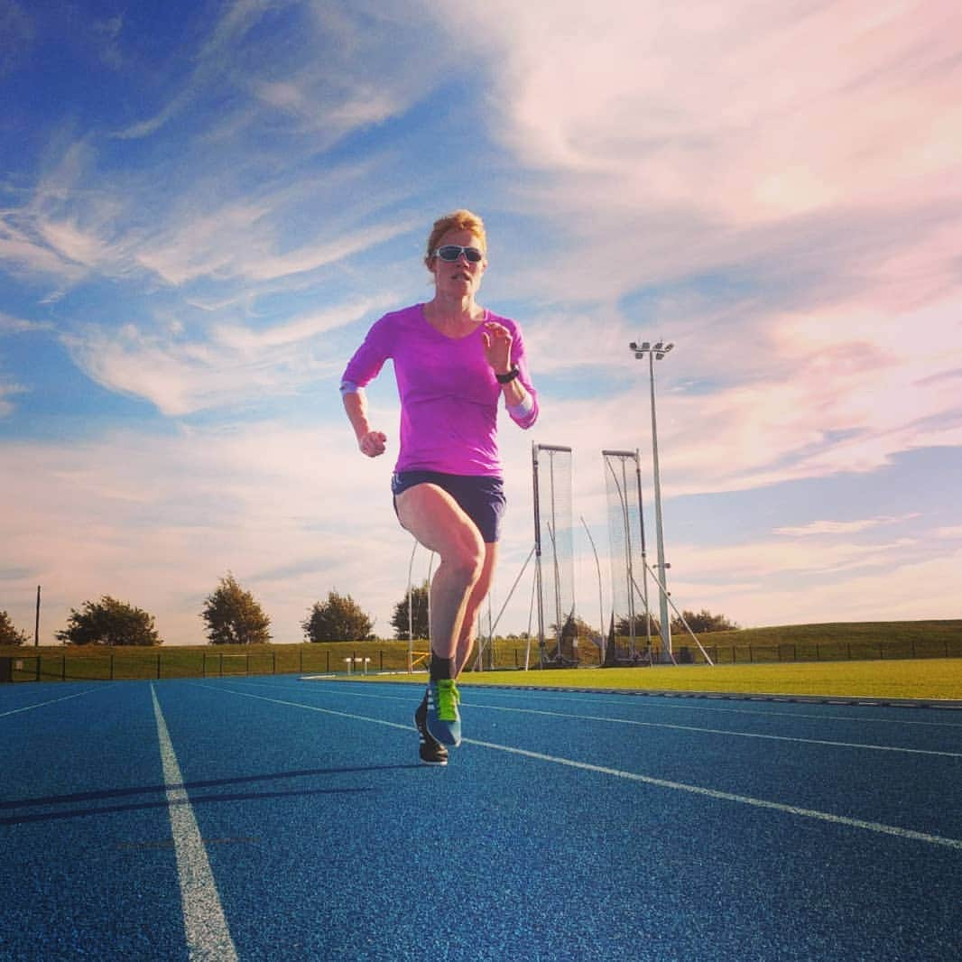 アンジェラ・ペティさんのインスタグラム写真 - (アンジェラ・ペティInstagram)「Last strides on the home track this morning before racing at the Australian Nationals this weekend 🏃 📷 @sam_tri_run #runfast #trackthursday」4月4日 15時39分 - angie_run800m