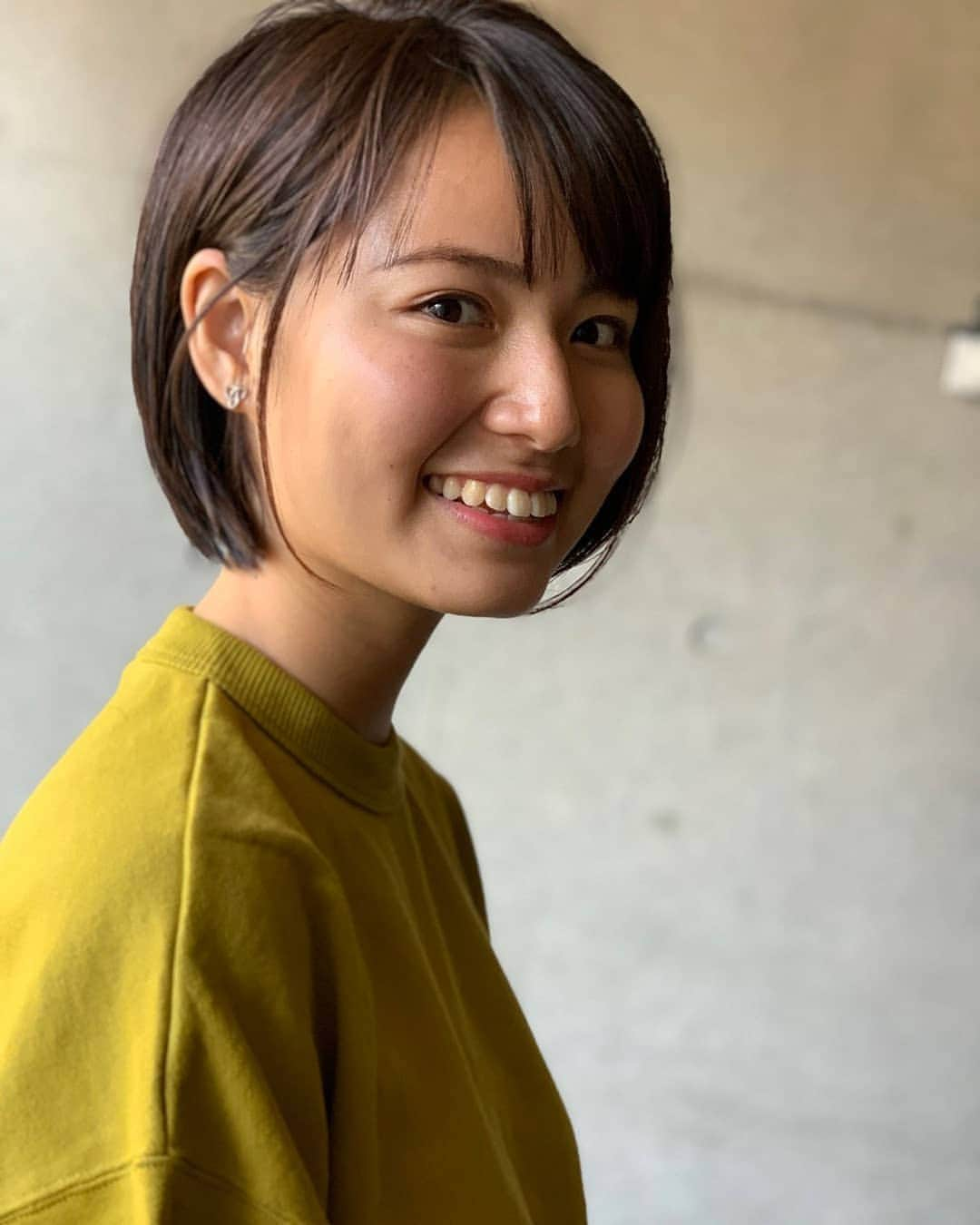 新谷あやかさんのインスタグラム写真 - (新谷あやかInstagram)「春のショートヘア完成！！👩🌸 ・  スッキリして、お気に入りですー！！ ・  I changed my hair.✂️ I feel soooo refreshed. ・  #新谷あやか #しんやあやか #shinyaayaka  #actress  #女優  #タレント  #英語 #english  #englishlesson #英語の勉強  #英語が好き  #nz  #nz🇳🇿 #newzealand #ショートヘア #ショートヘアー  #ショートボブ #ショートカット #ショートヘアー女子  #ショートカット女子  #春ショート  #おしゃれショート #shorthair  #shorthairstyles  #新しい気分  #ハッピー #happy」4月4日 15時43分 - shinya.ayaka