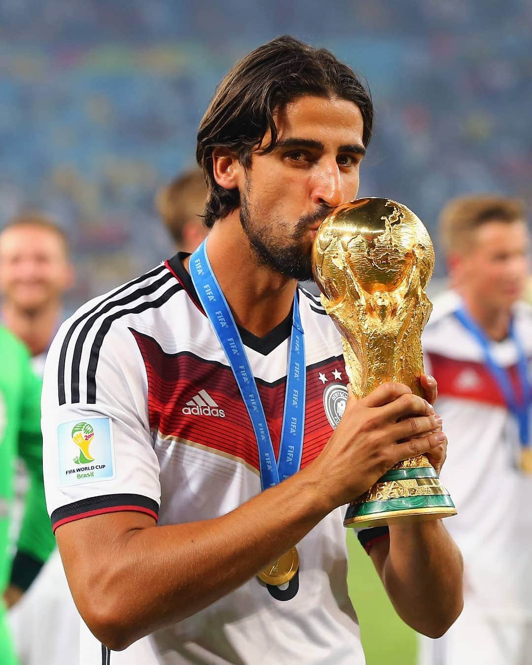 FIFAワールドカップさんのインスタグラム写真 - (FIFAワールドカップInstagram)「#HappyBirthday, @sami_khedira6! 🇩🇪🎂🏆 #WorldCup #Germany #Khedira」4月4日 16時05分 - fifaworldcup