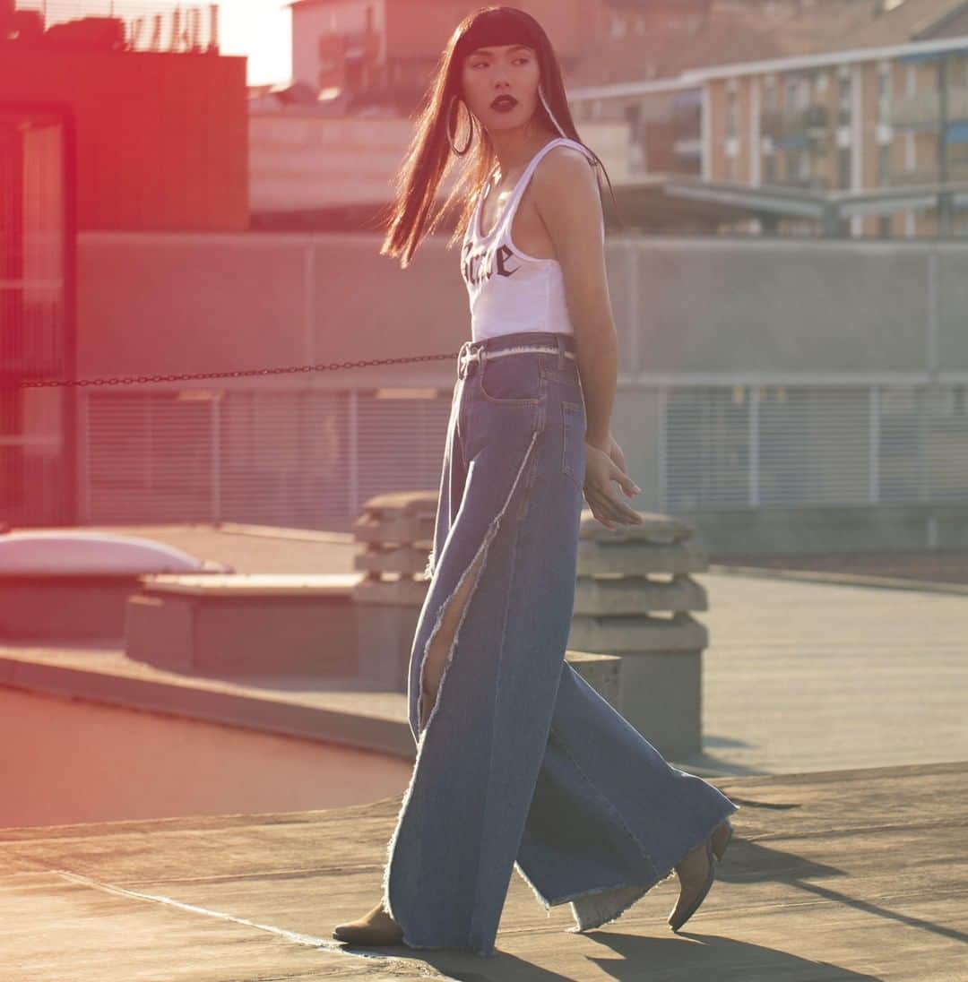 ディーゼルのインスタグラム：「Is it a skirt? No, it’s a denim. And yes, it comes with a side slit ✂️ Thanks for checking.  #DieselDenim #DieselSummer #ForSuccessfulLiving」