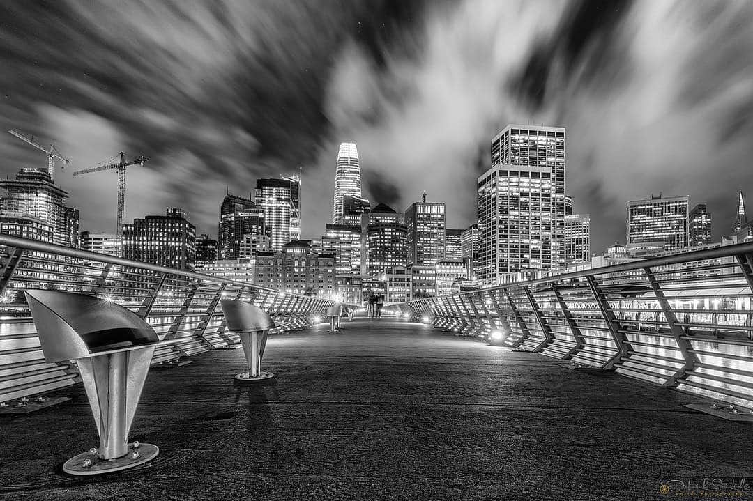 NikonUSAさんのインスタグラム写真 - (NikonUSAInstagram)「From #NikonAmbassador @debsandidge: “Have a seat... Night at Pier 14, San Francisco. Photographed with my @nikonusa Z 7, NIKKOR 16-35mm lens, Mount Adapter FTZ, 30 seconds to stretch the clouds. Have a great day! 📷🖤 #NikonNoFilter #NikonZ7 #sanfrancisco #blackandwhite #nightphotography #Z7”」4月5日 2時07分 - nikonusa