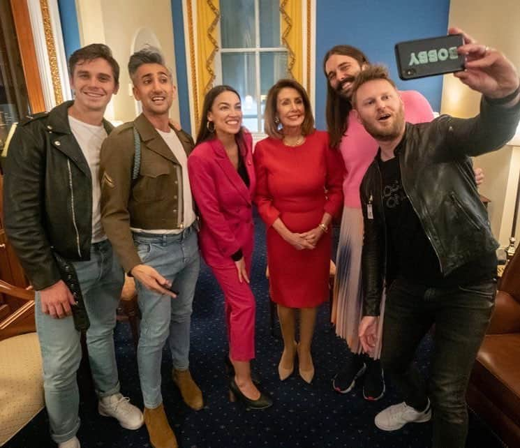 NBC Newsさんのインスタグラム写真 - (NBC NewsInstagram)「Speaker #Pelosi and Rep. Ocasio-Cortez pose with the cast of #Netflix’s #QueerEye at the Capitol. . 📷 Speaker Pelosi via Twitter」4月5日 2時17分 - nbcnews