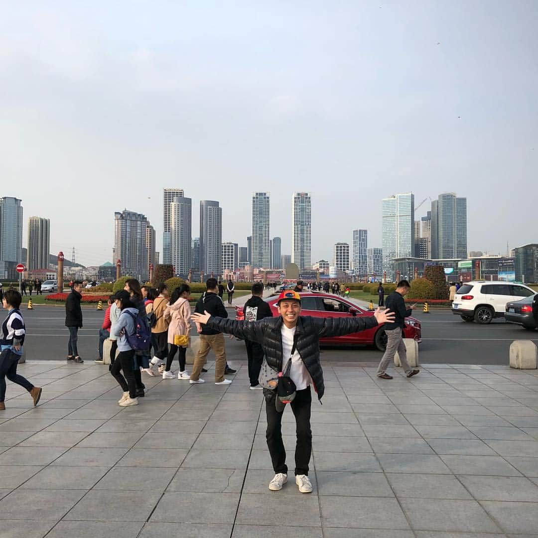 てっぺいさんのインスタグラム写真 - (てっぺいInstagram)「中国の大連の『星海広場』 アジアで1番大きな公園 ここのゴーカートが5〜10分乗れて200円くらい？ ひたすらぶつけまくるのが目的？大人もハシャげるストレス発散の乗り物。 また行きたいかも #中国 #大連 #てっぺーライブ #ナイスてっぺー #芸人 #ピン芸人 #企画挑戦 #体当たり芸人 #心霊スポットで動画に声入ってしまった芸人 #東京NSC10期 #よしもとクリエイティブ・エージェンシー #マクドナルド 歴13年 #11時のシンデレラ」4月5日 2時39分 - nice_teppee