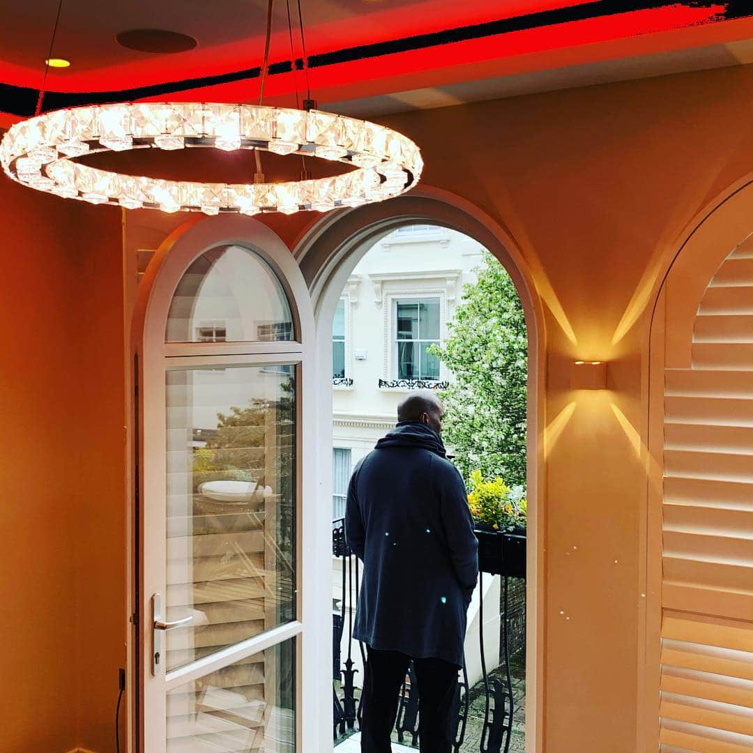 タイリース・ギブソンさんのインスタグラム写真 - (タイリース・ギブソンInstagram)「When you realize that in this very moment you are blessed..... That moment when you realized that you haven’t allowed yourself to slow down and actually SMELL the roses... That moment you realize that people are mad cause the favor of God somehow continues to rain over your life and career.... That moment you realize that people are on their knees right now praying for what you already have..... Then they will realize quickly that this life is mentally draining and comes with pressures and anxieties that could make you FOLD if you aren’t mentally, emotionally and spiritually covered...... Fame and fortune you want it..?? Come and get it.... the question is will you be able to handle it when you get here..??? Most can’t even deal with rumors on a local level in their own neighborhoods.... Imagine nationally..? Or globally..??」4月5日 2時48分 - tyrese