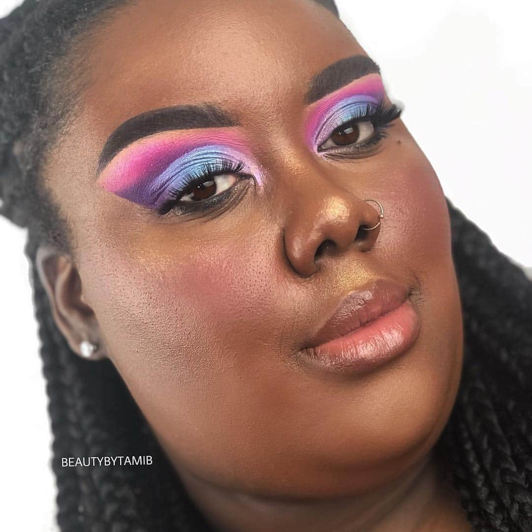 Anastasia Beverly Hillsさんのインスタグラム写真 - (Anastasia Beverly HillsInstagram)「Riviera 🐠🌴🇫🇷 - @beautybytamib  EYES •  Riviera 🛳 Palette  BROWS • Dipbrow Gel in “Ebony”  FACE • Foundation stick in “Ebony”  BLUSH • blush trio “Berry Adore”  BRONZER •“Mahogany” bronzer  GLOW • “Dream” glow kit & “Sunset Aura” loose highlighter  Brow and inner corner glow:  LIPS • “Tara” gloss with liner -」4月5日 2時58分 - anastasiabeverlyhills