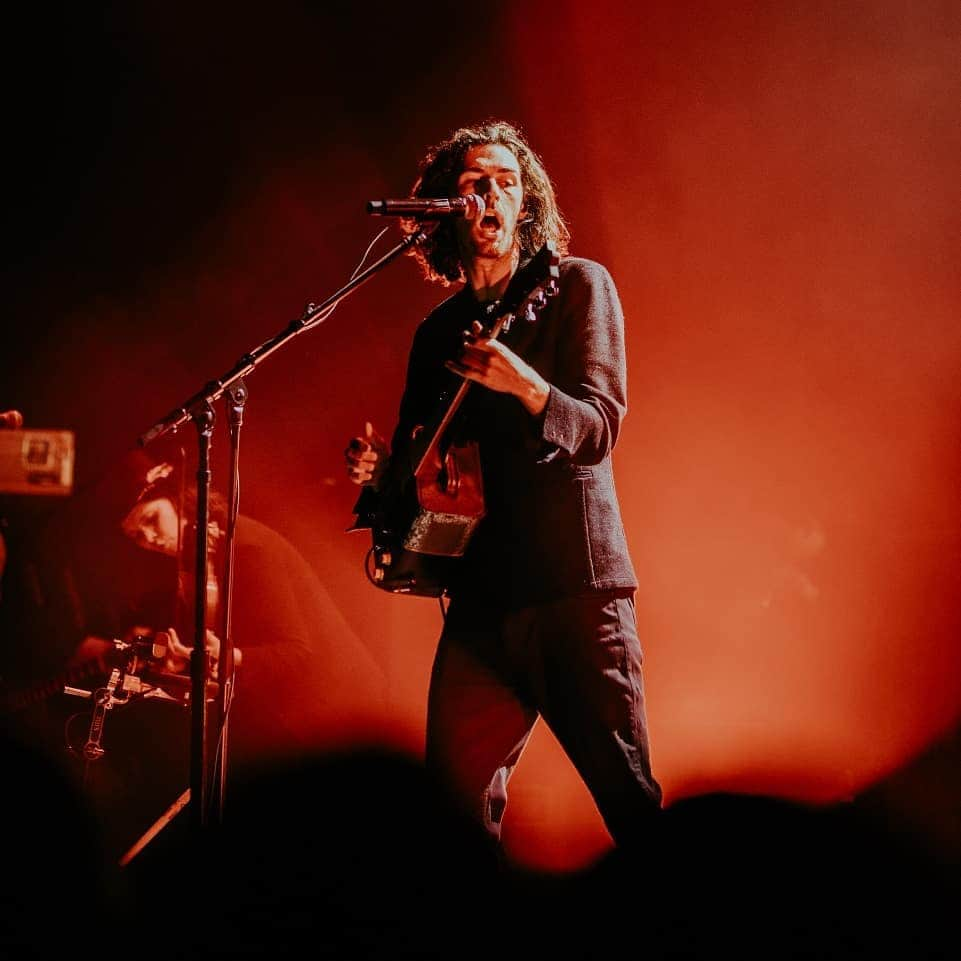 ホージアさんのインスタグラム写真 - (ホージアInstagram)「Tulsa! Was great to be back. Thanks so much for joining us at the Brady Theatre. 📸 @christiantierney」4月5日 2時59分 - hozier