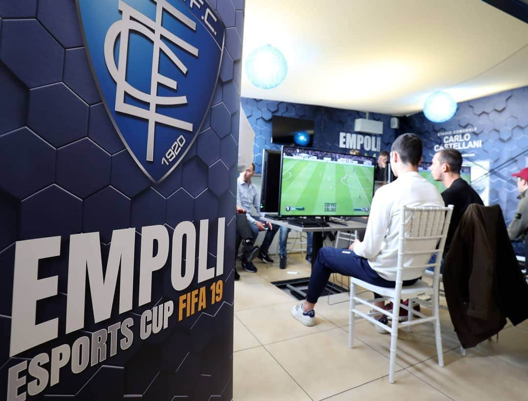 エンポリFCさんのインスタグラム写真 - (エンポリFCInstagram)「⚽️🎮🏆 Luca Casini ha vinto l'Empoli Esports Cup, il torneo #FIFA19 organizzato dall’@esportsempolifc con @teamesportsrevolution, @gamestop.italy e la collaborazione di #DigitalCompanyItalia e @pickup_italia P!, che si è svolto nell’area Hospitality dello Stadio Castellani  Al secondo posto 🏆🏆 Marco Caiazzo, al terzo 🏆🏆🏆Davide Sulas che hanno vinto due buoni per l'Empoli Store e GameStopZing」4月5日 2時59分 - empoli_fc_official