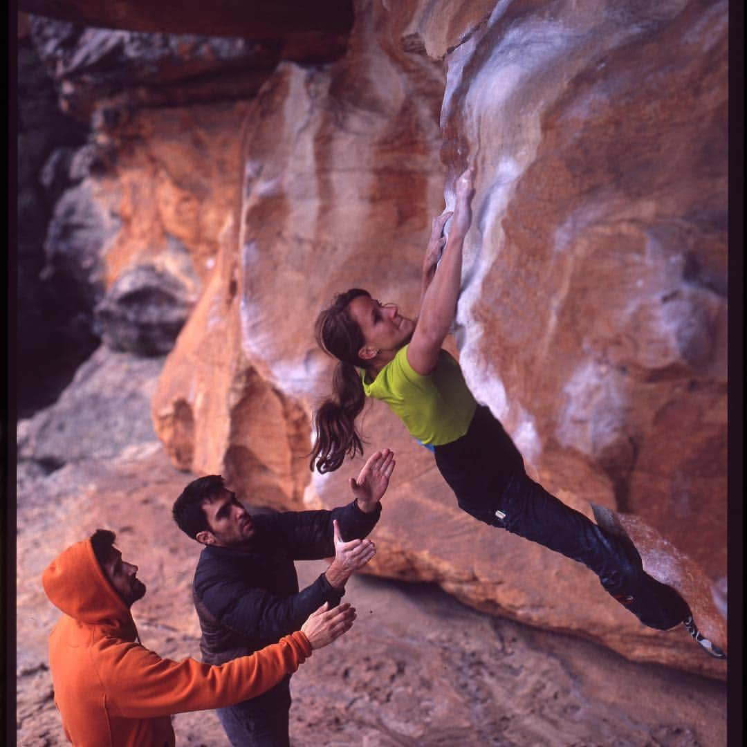 アンナ・シュテールさんのインスタグラム写真 - (アンナ・シュテールInstagram)「The Australian climbing community needs our help!Please follow the link in my bio to sign the petition to stop climbing from being banned in the Grampians. • I heard about the Grampians for the first time from my coach, mentor and friend Rupi Messner. He told me about crazy sandstone features in the Hollow Mountain cave and beautiful routes on the famous Taipan Wall. I had to see it myself and after my graduation from high school in 2006, I spent 4 months in Australia. The superb climbing opportunities as well as the warm welcome by the Aussie climbing scene left a big impression. In 2012 I returned with @kilifish and once again I was blown away by the quality of the rock and the beauty of this special place. I really hope that the climbing community can help to preserve this unique area! • Pics by #reinifichtinger on “Eye of the tiger“, “Dead can’t dance“ and “The gripmaster“.」4月5日 2時59分 - anna_stoehr