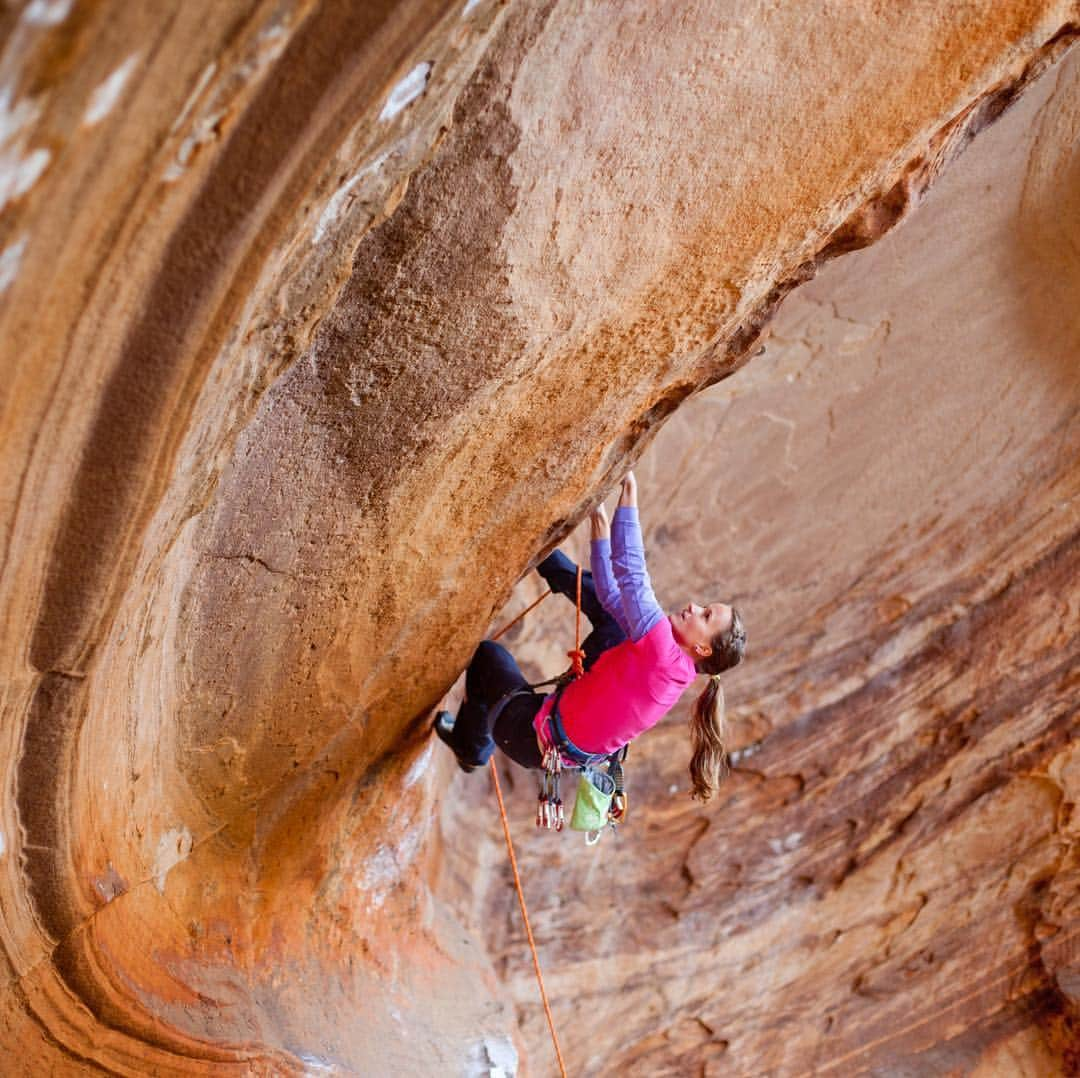 アンナ・シュテールさんのインスタグラム写真 - (アンナ・シュテールInstagram)「The Australian climbing community needs our help!Please follow the link in my bio to sign the petition to stop climbing from being banned in the Grampians. • I heard about the Grampians for the first time from my coach, mentor and friend Rupi Messner. He told me about crazy sandstone features in the Hollow Mountain cave and beautiful routes on the famous Taipan Wall. I had to see it myself and after my graduation from high school in 2006, I spent 4 months in Australia. The superb climbing opportunities as well as the warm welcome by the Aussie climbing scene left a big impression. In 2012 I returned with @kilifish and once again I was blown away by the quality of the rock and the beauty of this special place. I really hope that the climbing community can help to preserve this unique area! • Pics by #reinifichtinger on “Eye of the tiger“, “Dead can’t dance“ and “The gripmaster“.」4月5日 2時59分 - anna_stoehr