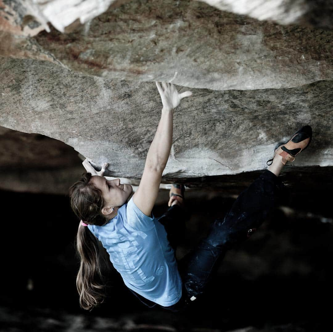 アンナ・シュテールさんのインスタグラム写真 - (アンナ・シュテールInstagram)「The Australian climbing community needs our help!Please follow the link in my bio to sign the petition to stop climbing from being banned in the Grampians. • I heard about the Grampians for the first time from my coach, mentor and friend Rupi Messner. He told me about crazy sandstone features in the Hollow Mountain cave and beautiful routes on the famous Taipan Wall. I had to see it myself and after my graduation from high school in 2006, I spent 4 months in Australia. The superb climbing opportunities as well as the warm welcome by the Aussie climbing scene left a big impression. In 2012 I returned with @kilifish and once again I was blown away by the quality of the rock and the beauty of this special place. I really hope that the climbing community can help to preserve this unique area! • Pics by #reinifichtinger on “Eye of the tiger“, “Dead can’t dance“ and “The gripmaster“.」4月5日 2時59分 - anna_stoehr