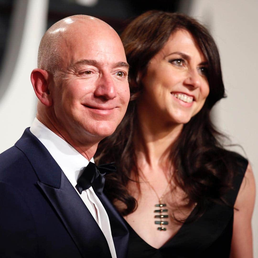 NBC Newsさんのインスタグラム写真 - (NBC NewsInstagram)「#Amazon CEO #JeffBezos and MacKenzie Bezos have finalized their divorce. Click the link in our bio to read about their agreement. . 📷 Danny Moloshok / @reuters」4月5日 3時02分 - nbcnews