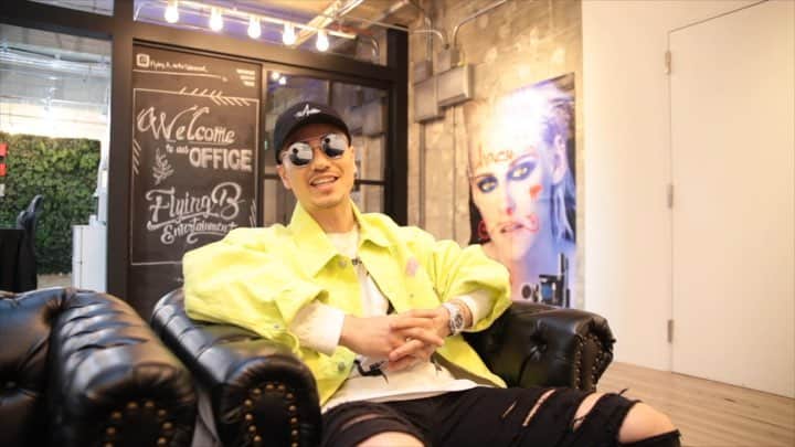 のインスタグラム：「「14日（日）のホーム最終戦でAK-69さんがライブを行います！#ドルフィンズ 公式テーマソングなどを披露🎵✨試合前にライブを楽しみましょう！﻿ 一般開場12:30、出演時間13:15～13:45、試合開始15:05⏰﻿ 既に完売の席種もあり🎫チケットはお早めに！！﻿ #DORED #アカニソメロ #Bリーグ #ドルフィンズアリーナ #名古屋 #AK69 #THEREDMAGICBEYOND」