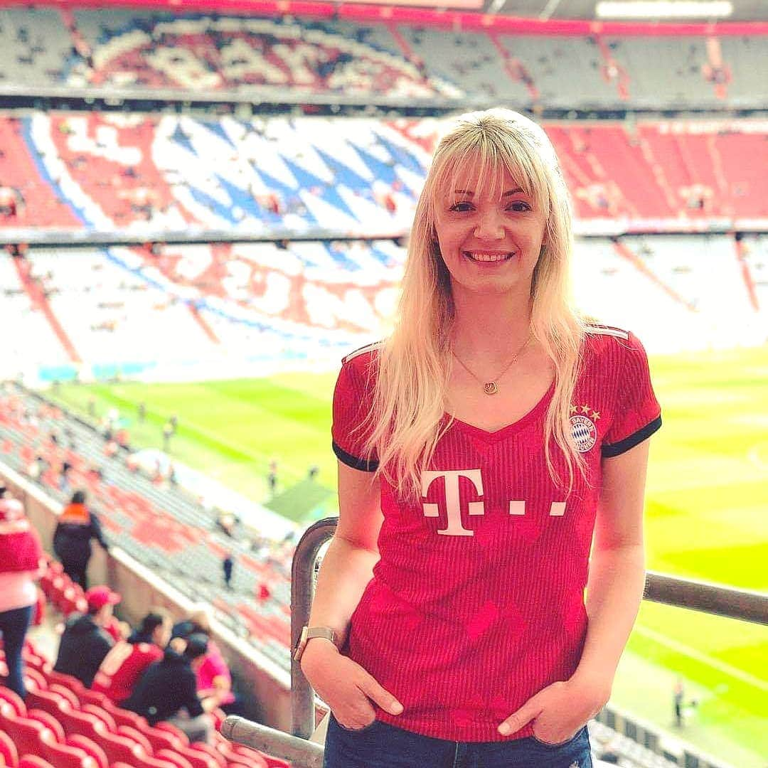 バイエルン・ミュンヘンさんのインスタグラム写真 - (バイエルン・ミュンヘンInstagram)「What an absolutely unbelievable 90 minutes of football! 😱 As always: Thanks for your support! #MiaSanMia ❤ . #FCBayern #FCBFCH #DFBPokal #Football #Fussball #Futbol #Soccer 📷 @annabell2807 @realslimschady」4月4日 18時13分 - fcbayern