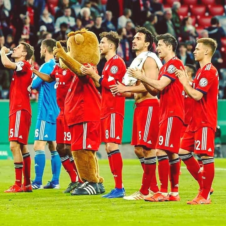 バイエルン・ミュンヘンさんのインスタグラム写真 - (バイエルン・ミュンヘンInstagram)「What an absolutely unbelievable 90 minutes of football! 😱 As always: Thanks for your support! #MiaSanMia ❤ . #FCBayern #FCBFCH #DFBPokal #Football #Fussball #Futbol #Soccer 📷 @annabell2807 @realslimschady」4月4日 18時13分 - fcbayern