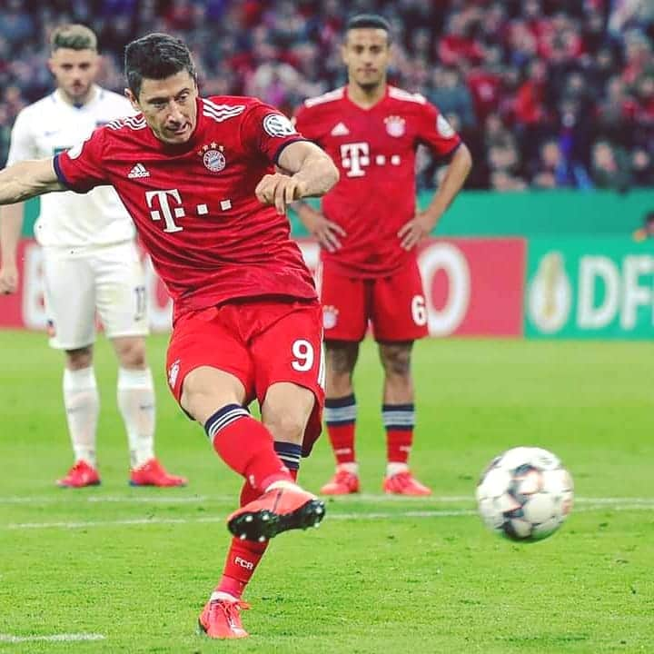 バイエルン・ミュンヘンさんのインスタグラム写真 - (バイエルン・ミュンヘンInstagram)「What an absolutely unbelievable 90 minutes of football! 😱 As always: Thanks for your support! #MiaSanMia ❤ . #FCBayern #FCBFCH #DFBPokal #Football #Fussball #Futbol #Soccer 📷 @annabell2807 @realslimschady」4月4日 18時13分 - fcbayern