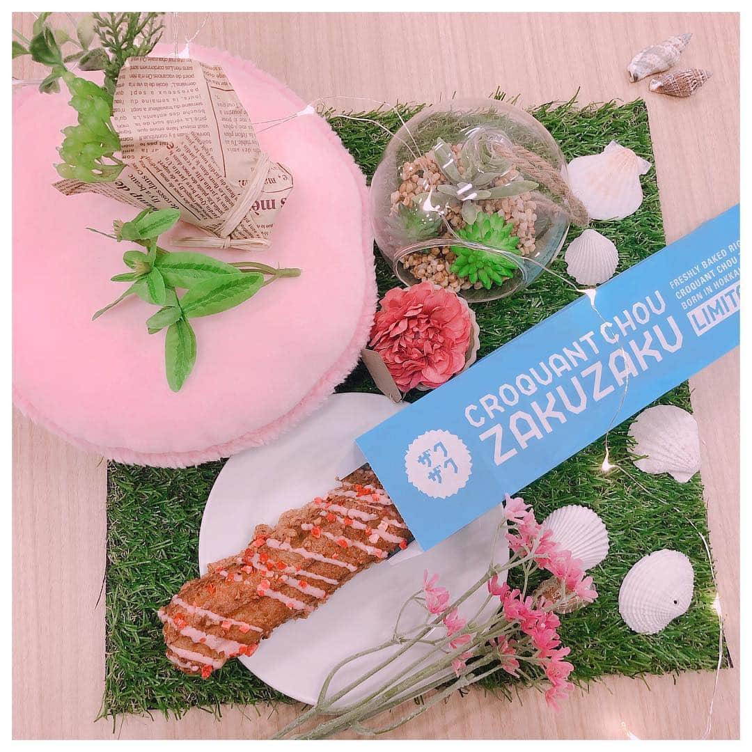 石川彩夏さんのインスタグラム写真 - (石川彩夏Instagram)「😋🍴💓 * 芸能人女子エンタメeスポーツクイーン決定戦最終戦に向けて🏃✨ Youtube生配信に参加して来たよ😊✌️ * なんとっ✨初のスポンサー🎮💓 @zakuzaku_jp 様から新食感シュークリーム『クロッカンシュー ザクザク』 #いちごザク を全員分頂きました✨ #ザクザク とても美味しくて #インスタ映え  ありがとうございました💓 また食べたいくらいハマったな〜💓 (Bグループの写真貰いました✌️) * eQキャンプを通して色々なチームの人と仲良くなれるから凄く楽しい〜💓 普段と違ってのほほんとしながらも 楽しそうなオフの姿が見れるので✨ 見逃した方はYoutubeチェックして見てね😘💕 *」4月4日 18時15分 - ayaka0711zi
