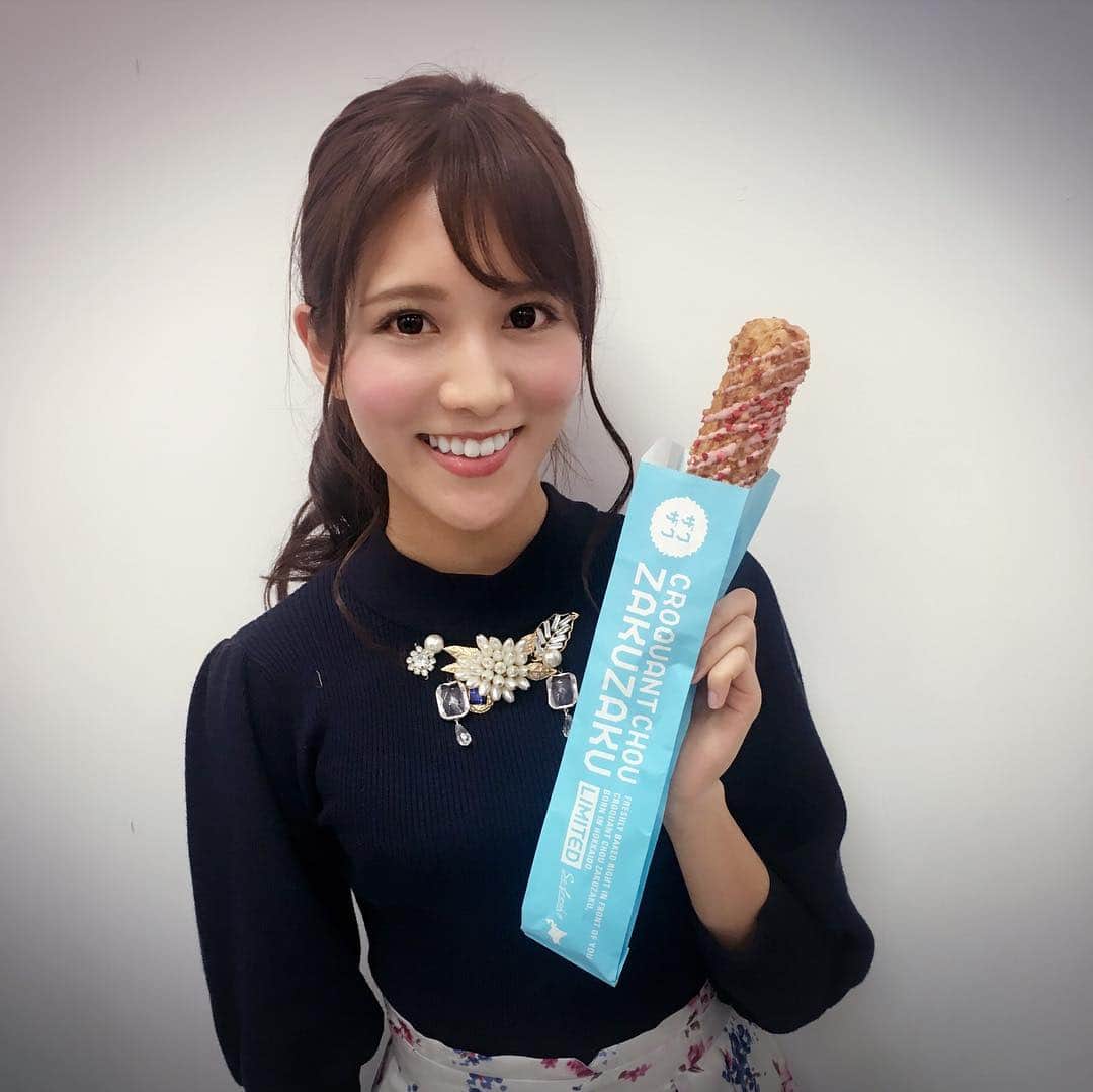 石川彩夏さんのインスタグラム写真 - (石川彩夏Instagram)「😋🍴💓 * 芸能人女子エンタメeスポーツクイーン決定戦最終戦に向けて🏃✨ Youtube生配信に参加して来たよ😊✌️ * なんとっ✨初のスポンサー🎮💓 @zakuzaku_jp 様から新食感シュークリーム『クロッカンシュー ザクザク』 #いちごザク を全員分頂きました✨ #ザクザク とても美味しくて #インスタ映え  ありがとうございました💓 また食べたいくらいハマったな〜💓 (Bグループの写真貰いました✌️) * eQキャンプを通して色々なチームの人と仲良くなれるから凄く楽しい〜💓 普段と違ってのほほんとしながらも 楽しそうなオフの姿が見れるので✨ 見逃した方はYoutubeチェックして見てね😘💕 *」4月4日 18時15分 - ayaka0711zi