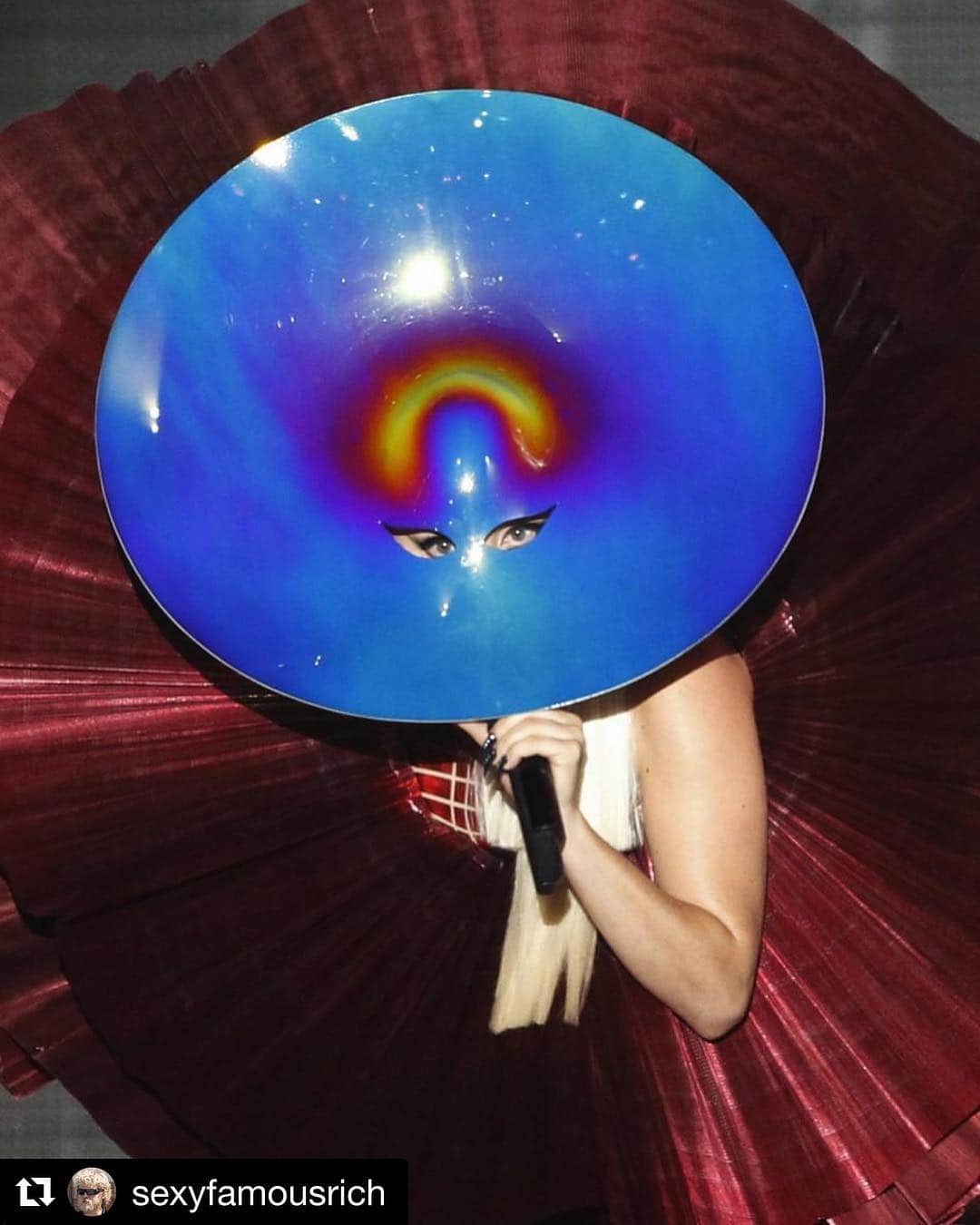 フィリップトレーシーさんのインスタグラム写真 - (フィリップトレーシーInstagram)「Lady Gaga in a Philip Treacy hat at the 2011 MTV EMA’s.  #repost @sexyfamousrich」4月4日 18時21分 - philiptreacy