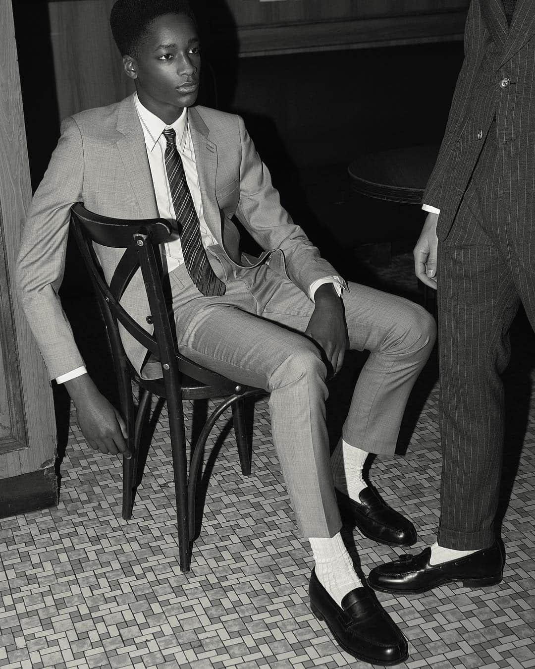 ジェイエムウエストンさんのインスタグラム写真 - (ジェイエムウエストンInstagram)「Jesaja porte une paire de mocassins 180 dans L’Officiel Hommes+ photographié par @RobinGaliegue.  __ 50 years after Malick Sidibé. #JMWeston #180Loafer #Shoes #Mocassin180 #jmweston180 #regram」4月4日 18時23分 - jmwestonofficial