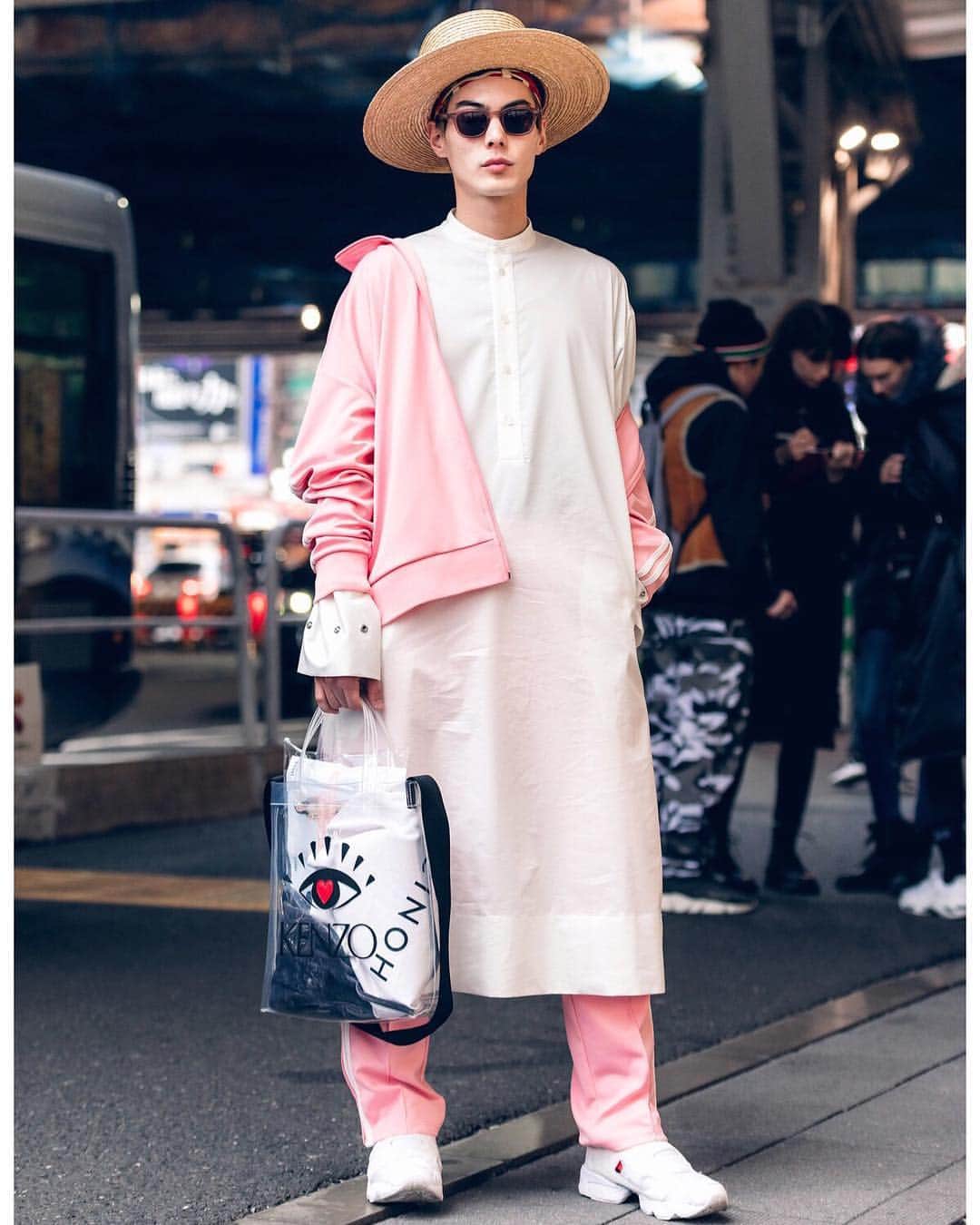 岩崎拓馬さんのインスタグラム写真 - (岩崎拓馬Instagram)「Thank u♥️ . 頭にスカーフまくのハマりそう🧕♥️ . #Repost @tokyofashion with @get_repost ・・・ Tokyo Fashion Week day six street snaps with Kemio, Yoshiaki & Michi, and more!! Our snaps from Tokyo Fashion Week are published each day on Vogue.com ( @voguerunway ). Please check them all by clicking the link in our Instagram bio. Thank you to all of the amazing people we met! Also, if you're in these snaps and you want to be tagged, let us know in the comments!! . . . #ootd #fashion #boy #man #japanese #malemodel #model #happytime」4月4日 18時26分 - happy_takuma