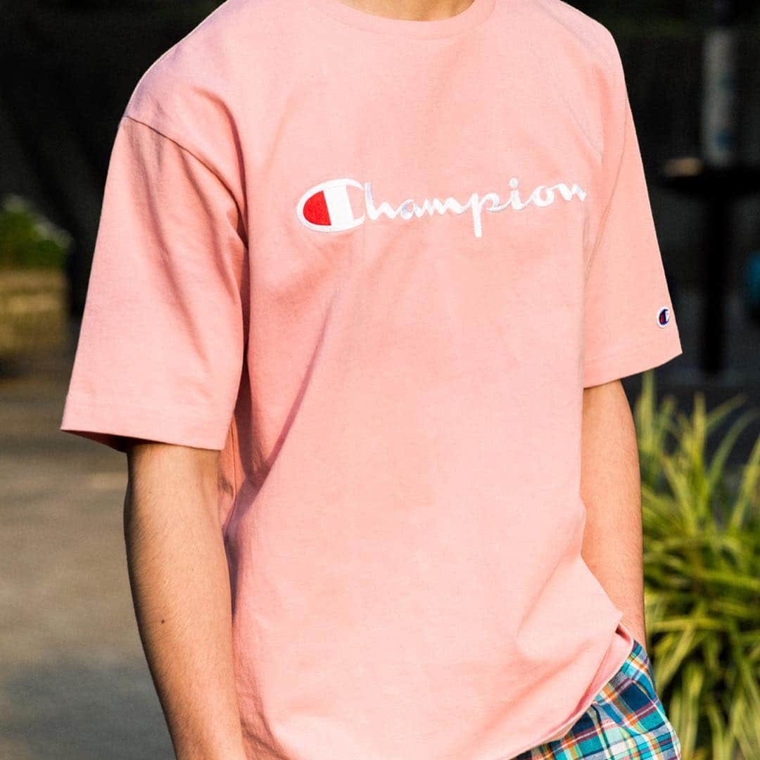 のインスタグラム：「@ships_jet_blue_official . SHIPS JET BLUE展開各店では4月5日(金)～5月6日(月)の期間、「Champion POP-UP STORE」を開催いたします。 SHIPS JET BLUE別注アイテムを中心に豊富なラインアップを取り揃えております。 . 是非この機会に店頭でご覧ください。 . #shipsjetblue #ships #champion #tshirt #casualstyle #mensfashion #2019ss #チャンピオン #シップスジェットブルー #シップス #刺繍ロゴ #ロゴT #カジュアル #カジュアルコーデ #コーディネート #メンズファッション #アウトドアファッション #Tシャツ #別注」