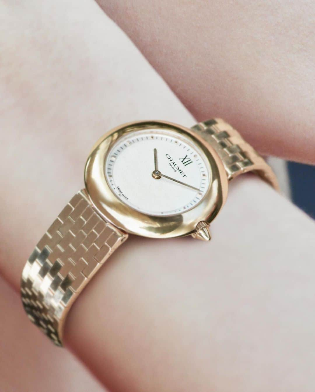 Chaumetさんのインスタグラム写真 - (ChaumetInstagram)「Boléro, the Maison's brand new watch with an assertive design that appeals to remarkable women. With gold echoing sensuality and the art of the line, prima ballerina @leka.spb.ballet radiates elegance in this ode to the dance of its namesake. #Chaumet #GraceandCharacter #ChaumetBolero #ChaumetWatches」4月4日 18時38分 - chaumetofficial