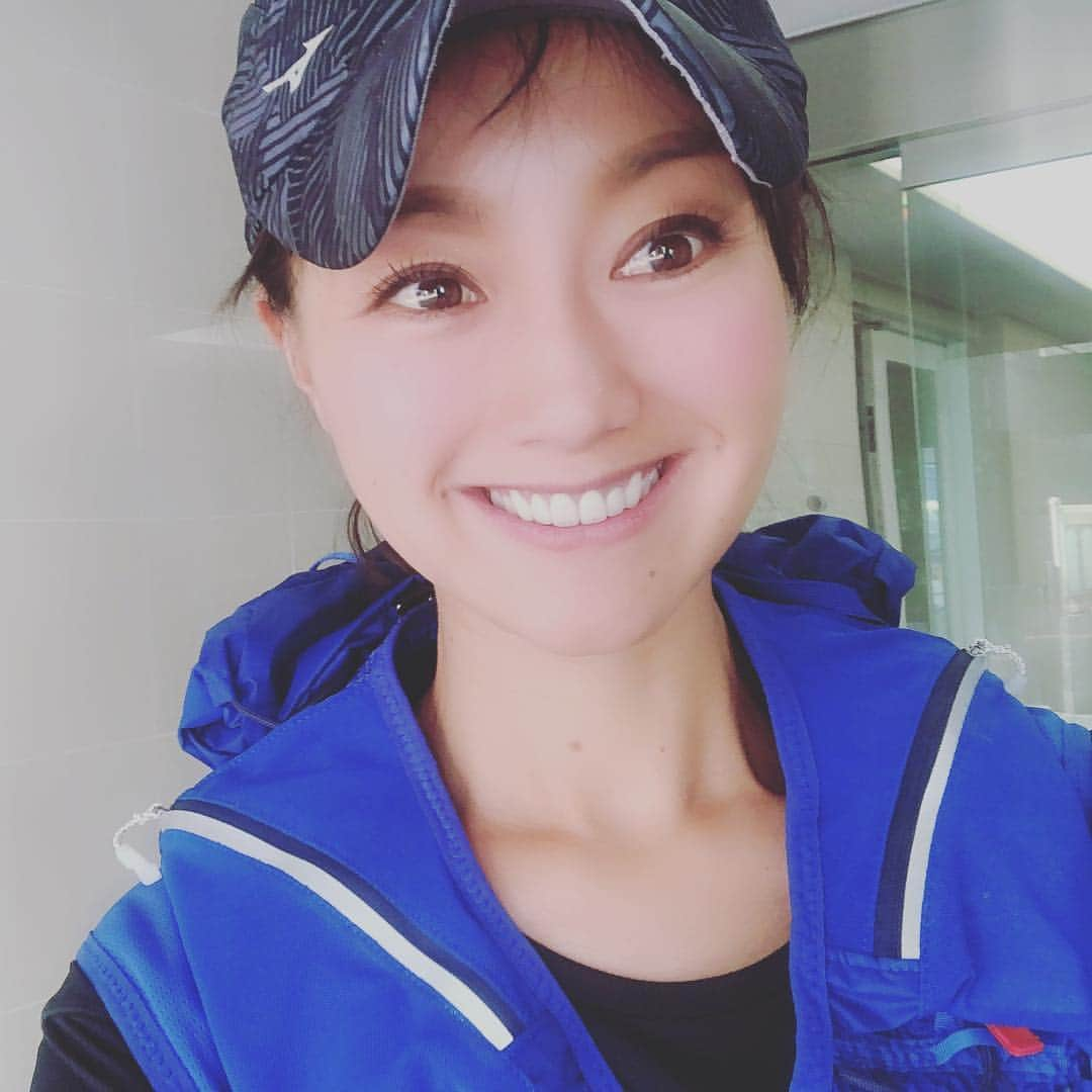 福島和可菜さんのインスタグラム写真 - (福島和可菜Instagram)「今日は事務所に… #走って出勤 #サンミュージック #に #通勤ラン #もはや相澤社長は #ビックリしない #爽やかな汗だく #笑 #本日の #FMいるか #聴いて下さった皆様 #ありがとうございました #今日はこれから #下北沢 #本屋 #B&B #さん #舞ちゃん #トークイベント #ランニング #running #リカバリー #サブスリー #お待ちしてます #mizuno #run」4月4日 18時42分 - fukushimawakana