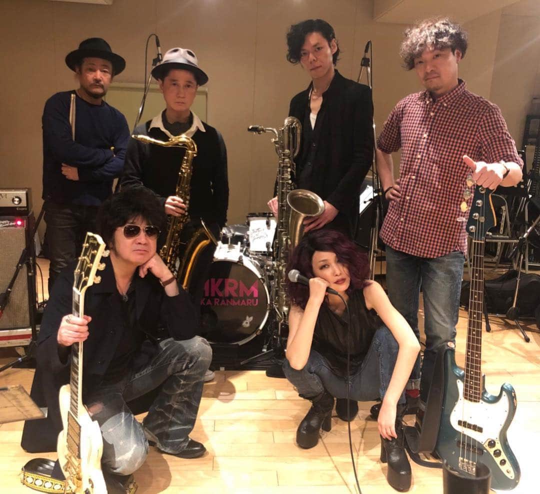 中島美嘉さんのインスタグラム写真 - (中島美嘉Instagram)「. MKRMです！！ ライブお楽しみに！  #MKRM #Guitar#蘭丸 #Durm#池畑潤二 #Bass#多田尚人 #Sax#甲田ヤングコーン伸太郎 #Sax#青木ケイタ #皆さん#かっこよすぎ #ライブ#来てくれる方#感謝」4月4日 18時50分 - mikanakashima_official