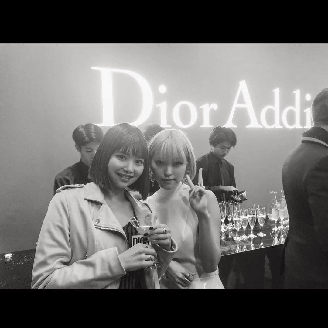 早川真生さんのインスタグラム写真 - (早川真生Instagram)「同じ事務所のRöEちゃんにも会った😆💕 #dior #diormakeup  #ディオールステラーシャイン #dioraddict  #bediorbepink」4月4日 18時57分 - hayakawa_mai