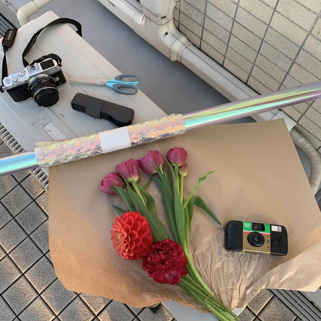 RINA（鈴木理菜）さんのインスタグラム写真 - (RINA（鈴木理菜）Instagram)「ベランダでひとり遊び」4月4日 19時20分 - urarina821