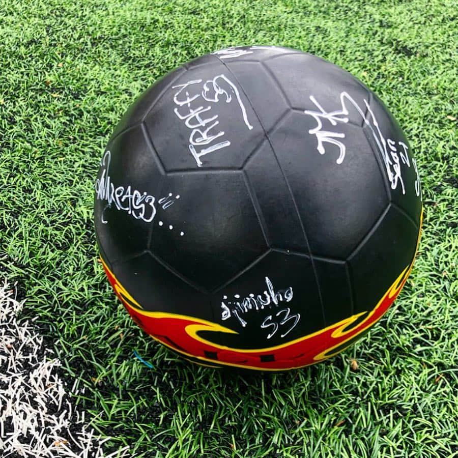 ショーン・ガルニエさんのインスタグラム写真 - (ショーン・ガルニエInstagram)「⚽️CONCOURS⚽️ Gagne la urbanball signé par la team s3 : -Follow les 3 comptes (@urbanball , @seanfreestyle , @s3society_official ) -Like ce post -Commente ton meilleur moment de la vidéo (🅱️ℹ️🅾️) avec la team S3 et le nom de chaque challenge  Le winner sera annoncé ce dimanche.  #PS: désolé pour le retard !」4月4日 19時12分 - seanfreestyle