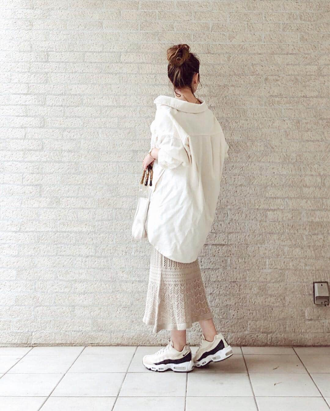 nanaさんのインスタグラム写真 - (nanaInstagram)「ㅤ ㅤ 2019.4.4 Thu #nanacoordinate 𓇼 ななコ 🐼ㅤ ㅤ ㅤ beige 𓇬 white 𓃺𓃟 blogに詳しく書きます✎*。 ━━━━━☞blogへはtopからﾄﾍﾞﾏｽ𓅩𓂃 ㅤㅤ ㅤ ㅤ ﾒﾁｬｸﾁｬ可愛いﾆｯﾄｽｶｰﾄ❤︎❤︎ ｺﾚは可愛過ぎる𓆸*ﾟ @mimitoujours のん𓂅 丈もｲｲし、履き心地もｽｺﾞｸ楽でｲｲ𓀠𓀠 ﾍﾞｰｼﾞｭにしたｹﾄﾞｱｲﾎﾞﾘｰとかﾌﾞﾗｯｸもほすぃ𓂬𓂬𓂬  ｼｬﾂは2色買いした @lowrysfarm_official のんで ｲﾝﾅｰのﾀﾝｸは 3色2枚ずつ買いした @uniqlo の#ワイドリブブラタンクトップ 𓃻 すぎる❤︎ ㅤ ㅤ  ㅤ  ㅤ ㅤ  #mimitoujours #mimitoujours_style @joint_space #airmax95 #airmax #スカート #pr #outfit #fashion #ootd #coordinate #大人カジュアル  #locari mery  #beaustagrammer  #シンプルコーデ #プチプラコーデ  #mineby3mootd #instafashion #fashionblogger #fashionista #데일리록 #코디 #옷스타그램 #멋스타그램 #穿搭 #오오티디  #패션스타그램일상 #楽天roomに載せてます #roomインフルエンサー」4月4日 19時13分 - nanapanda517