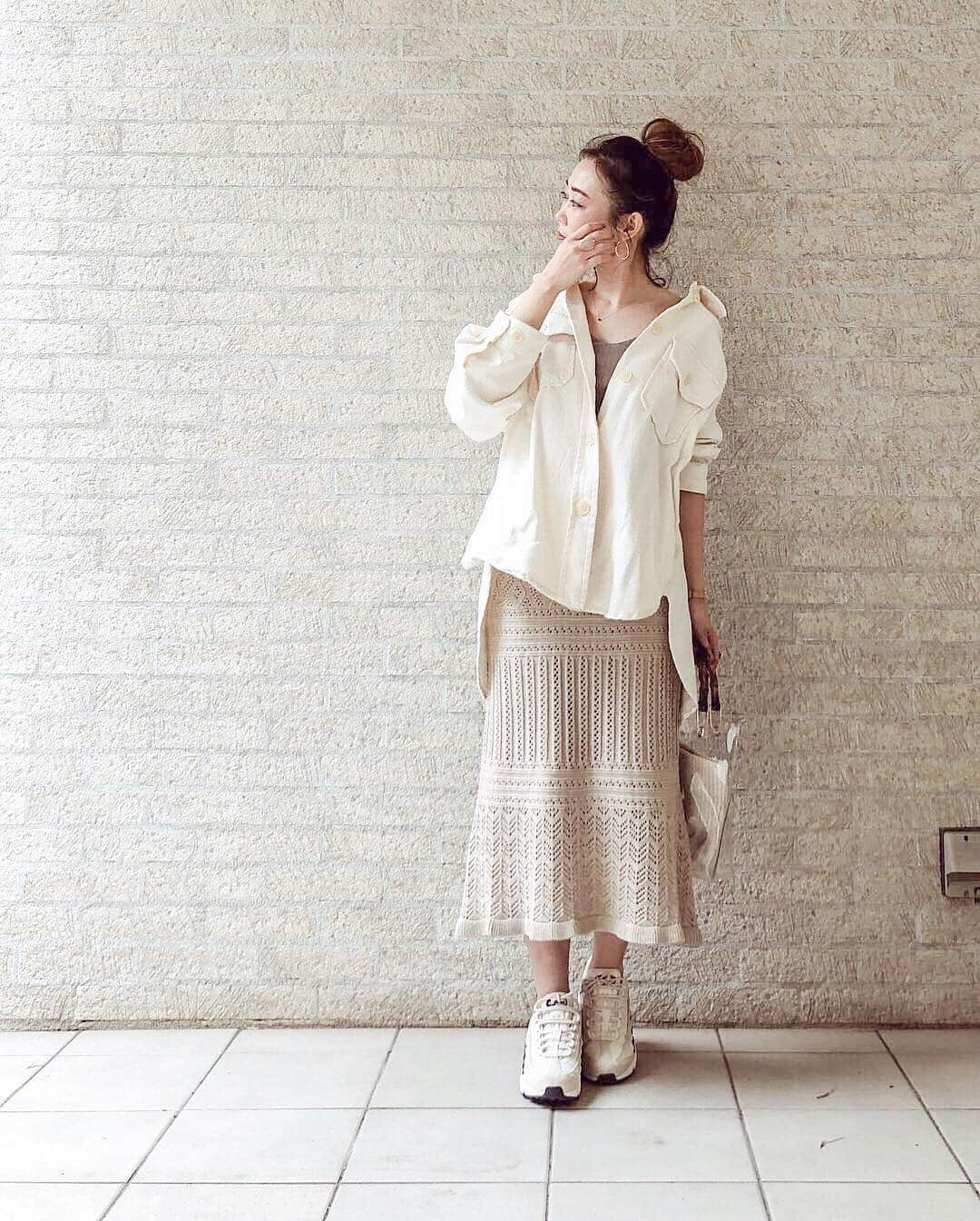 nanaさんのインスタグラム写真 - (nanaInstagram)「ㅤ ㅤ 2019.4.4 Thu #nanacoordinate 𓇼 ななコ 🐼ㅤ ㅤ ㅤ beige 𓇬 white 𓃺𓃟 blogに詳しく書きます✎*。 ━━━━━☞blogへはtopからﾄﾍﾞﾏｽ𓅩𓂃 ㅤㅤ ㅤ ㅤ ﾒﾁｬｸﾁｬ可愛いﾆｯﾄｽｶｰﾄ❤︎❤︎ ｺﾚは可愛過ぎる𓆸*ﾟ @mimitoujours のん𓂅 丈もｲｲし、履き心地もｽｺﾞｸ楽でｲｲ𓀠𓀠 ﾍﾞｰｼﾞｭにしたｹﾄﾞｱｲﾎﾞﾘｰとかﾌﾞﾗｯｸもほすぃ𓂬𓂬𓂬  ｼｬﾂは2色買いした @lowrysfarm_official のんで ｲﾝﾅｰのﾀﾝｸは 3色2枚ずつ買いした @uniqlo の#ワイドリブブラタンクトップ 𓃻 すぎる❤︎ ㅤ ㅤ  ㅤ  ㅤ ㅤ  #mimitoujours #mimitoujours_style @joint_space #airmax95 #airmax #スカート #pr #outfit #fashion #ootd #coordinate #大人カジュアル  #locari mery  #beaustagrammer  #シンプルコーデ #プチプラコーデ  #mineby3mootd #instafashion #fashionblogger #fashionista #데일리록 #코디 #옷스타그램 #멋스타그램 #穿搭 #오오티디  #패션스타그램일상 #楽天roomに載せてます #roomインフルエンサー」4月4日 19時13分 - nanapanda517