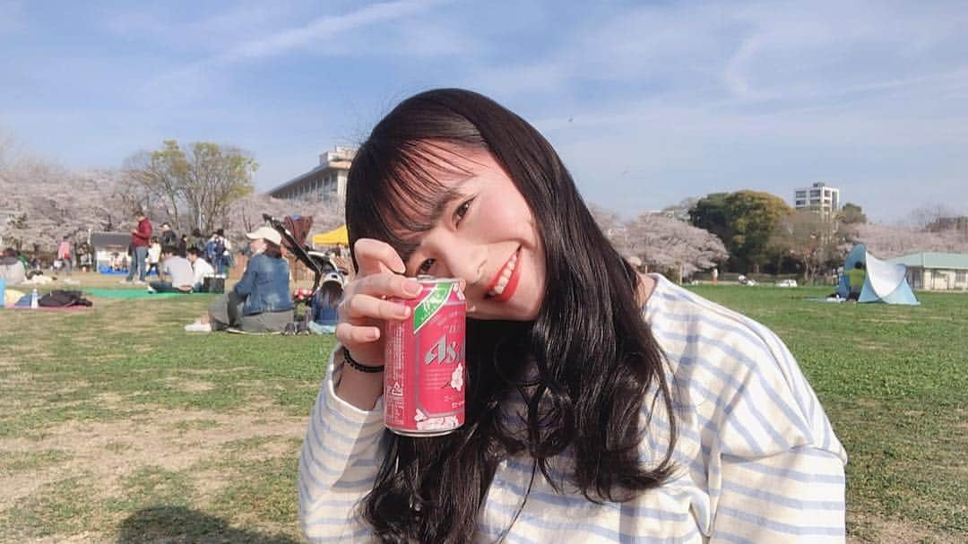 横山紗弓さんのインスタグラム写真 - (横山紗弓Instagram)「ㅤ お昼から大好きな花の下で ビール飲んで 幸せな休日です☺︎ #舞鶴公園 #桜 #お花見 #alia」4月4日 19時13分 - 1129sym