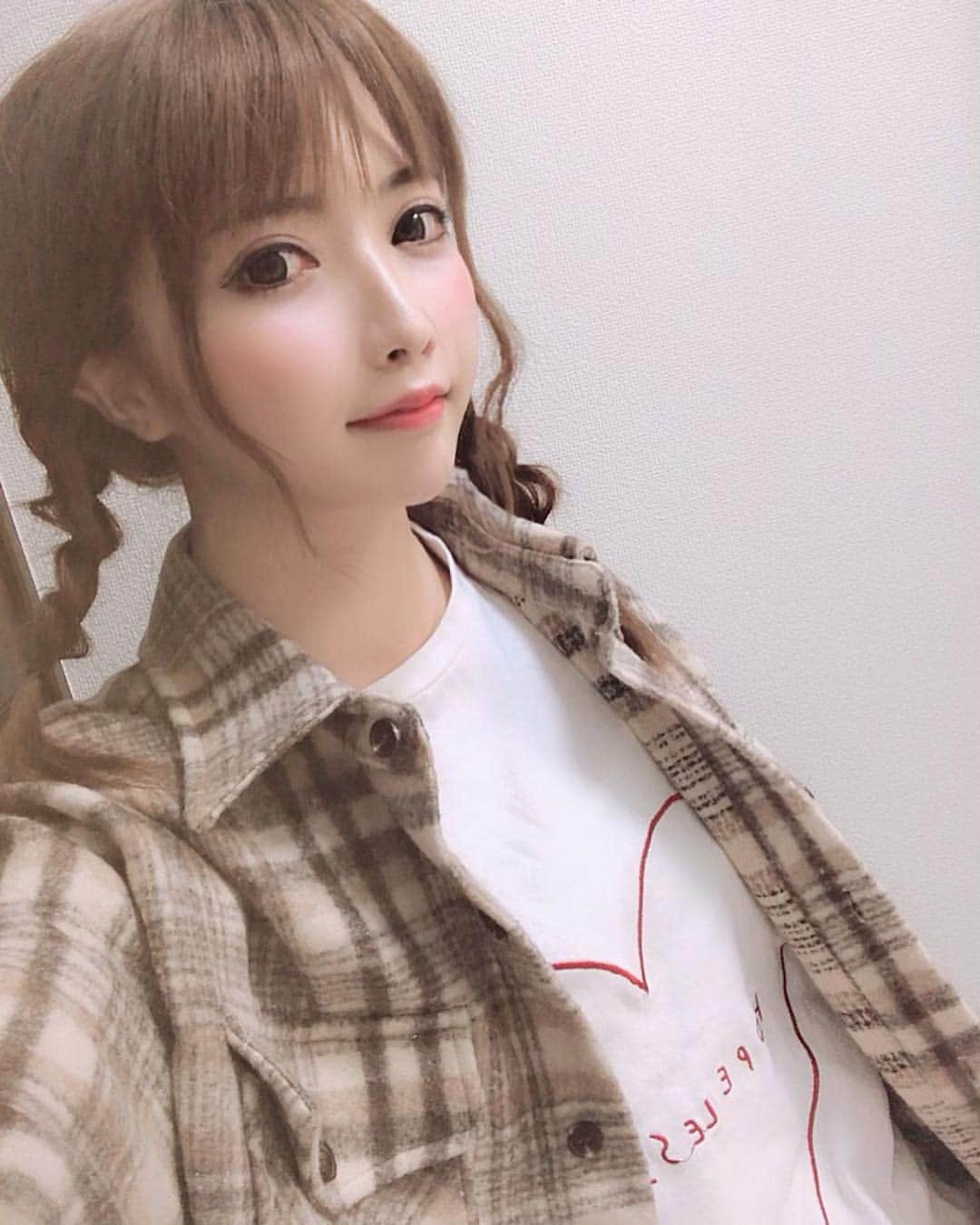 優月美羽さんのインスタグラム写真 - (優月美羽Instagram)「もう春服だね❤暖かくなってきてうれしい(๑ ˊ͈ ᐞ ˋ͈ )ƅ̋ 質問きてたチェックの羽織りと中のTシャツは セレクトショップのだよん🙊💖 @sundayandmonday_official  可愛いのたくさん❤プチプラだよん❤ . #selectshop #セレクトショップ #sundayandmonday #ootd #プチプラコーデ #チェックシャツ」4月4日 19時15分 - miu.yuzuki