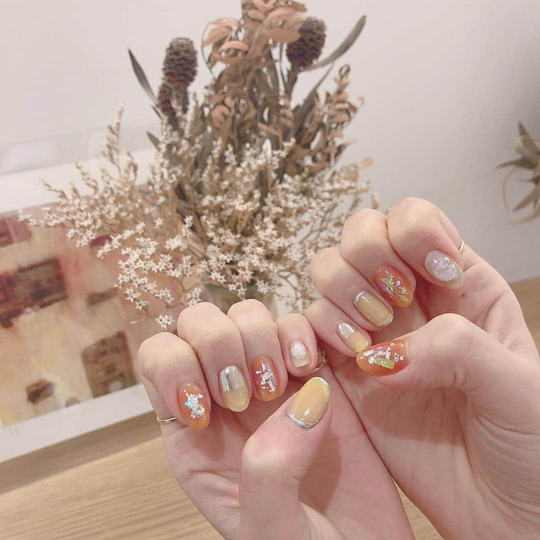 飯坂采子さんのインスタグラム写真 - (飯坂采子Instagram)「💅 #nail  いまのネイルはビタミンカラーに🍊♡ orangeもyellowも、ちょっぴりくすませてもらって キラキラをぷらすして可愛くなりました🐇💕 . ネイルがすきだから月1の楽しみ💞 #あや_ねいる_  #ジェルネイル#ニュアンスネイル#ミラーネイル #フィルムネイル#3Dネイル#ビタミンカラー#Sサイズ #おちび#低身長#150cm#ドライフラワー」4月4日 19時23分 - ayamini316