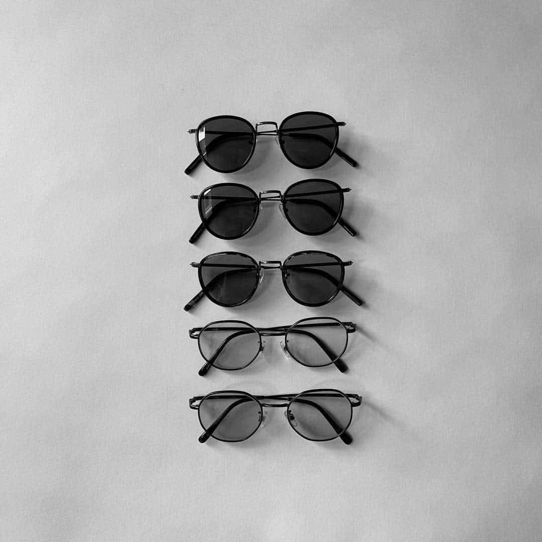 のインスタグラム：「coming soon🕶❤︎ これも、ストーリーのTOPSも 4月下旬発売予定です👶🏻！ ユニセックスなのでメンズも使えるよ〜〜🥺 . #LEANN#leannofficial#sunglasses#リーン」
