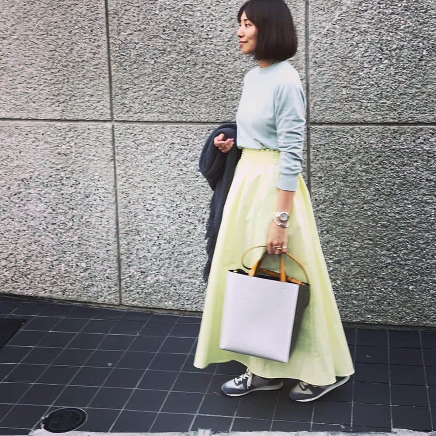 入江未悠さんのインスタグラム写真 - (入江未悠Instagram)「. #outfit ミントグリーンのニットに、 ライムイエローのスカート 💚💛 #skirt #ebure #knit #drawer #sneakers #novesta #stylist #spring #fashion #入江未悠 . .」4月4日 19時27分 - miyu_irie