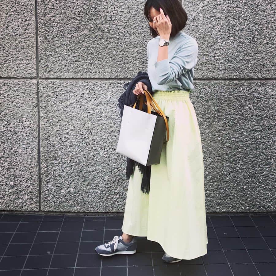 入江未悠さんのインスタグラム写真 - (入江未悠Instagram)「. #outfit ミントグリーンのニットに、 ライムイエローのスカート 💚💛 #skirt #ebure #knit #drawer #sneakers #novesta #stylist #spring #fashion #入江未悠 . .」4月4日 19時27分 - miyu_irie