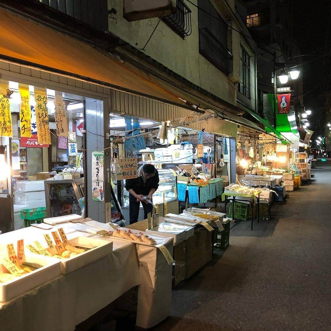 Woman.CHINTAIさんのインスタグラム写真 - (Woman.CHINTAIInstagram)「#田端駅 （#tabata  station in #Tokyo ） ・ 山手線の中でもそこまで有名じゃない分家賃も抑えられて便利な北区の街！ 文豪の街として有名だったり、商店街も街の人が盛り上げて活気がありつつ下町の暖かさが味わえる、田端は女性に例えると、刺繍が可愛らしいニットや深い茶色のコーデュロイが落ち着いてるけど可愛らしい雰囲気の女性🙋💚 ・ ・ @woman.chintai では田端駅周辺のお部屋も診断形式であなたにあったお部屋がわかっちゃう😘🏡 「Woman.CHINTAI」もしくは、「ウーマンチンタイ」で検索🔍 プロフィールのURLからもすぐに理想のお部屋が探せちゃいます✨ ・ Illustrated by @um7mr ・ ・ #WomanCHINTAI#部屋探し#CHINTAI #女性にオススメ #擬人化 #賃貸 #街 #1人暮らし #おしゃれ#女子#ファッションイラスト#fashionillutration#tokyofashion#ootd#ファッション#コーデ#今日のコーデ」4月4日 19時33分 - woman.chintai