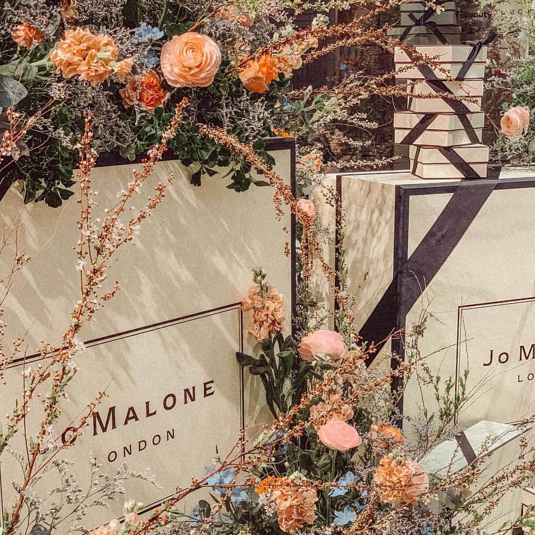 山崎まきこさんのインスタグラム写真 - (山崎まきこInstagram)「. @jomalonelondon から 期間限定で発売されるブロッサムズを 記念したレセプションパーティーにいってきたよ！ お花がたくさんレイアウトされてて素敵だった〜🌸 ブロッサムズは4/5から発売みたい👌🏽 好きな香りだった❤︎ @jomalonelondon  #ジョーマローンロンドン #JoMaloneLondon #BrilliantBlossoms #pr」4月4日 19時38分 - makiko_yamazaki