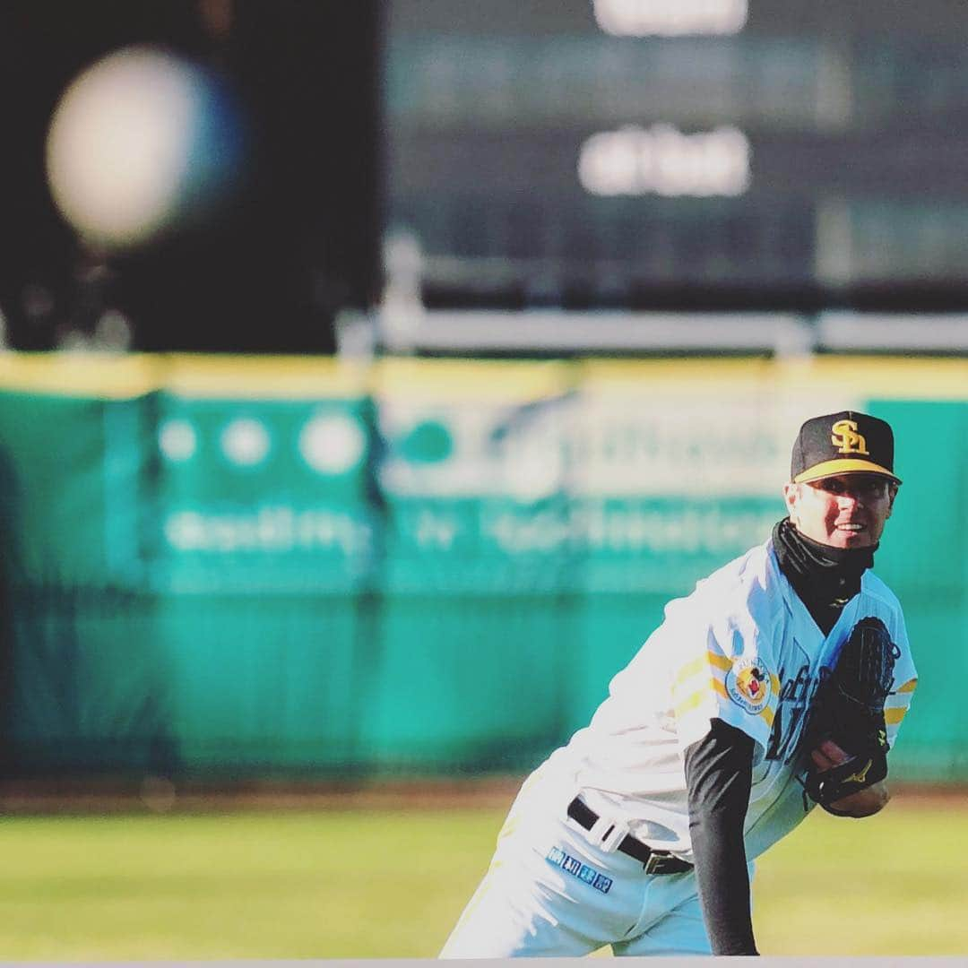 リック・バンデンハークさんのインスタグラム写真 - (リック・バンデンハークInstagram)「Throwback Thursday to this past off season. Long toss session in full Hawks uniform at sports park De Heihoef. Where it all started thanks to my dad who took me to the field as a 4 year old. 📷Photo by: @paulraats  #バンデンハーク #sbhawks #deheihoef #whereitallstarted #thankstodad #4yearsold #startplayingbaseball #netherlands #eindhoven #paulraats #sportsphotographer」4月4日 19時41分 - rick_vdhurk