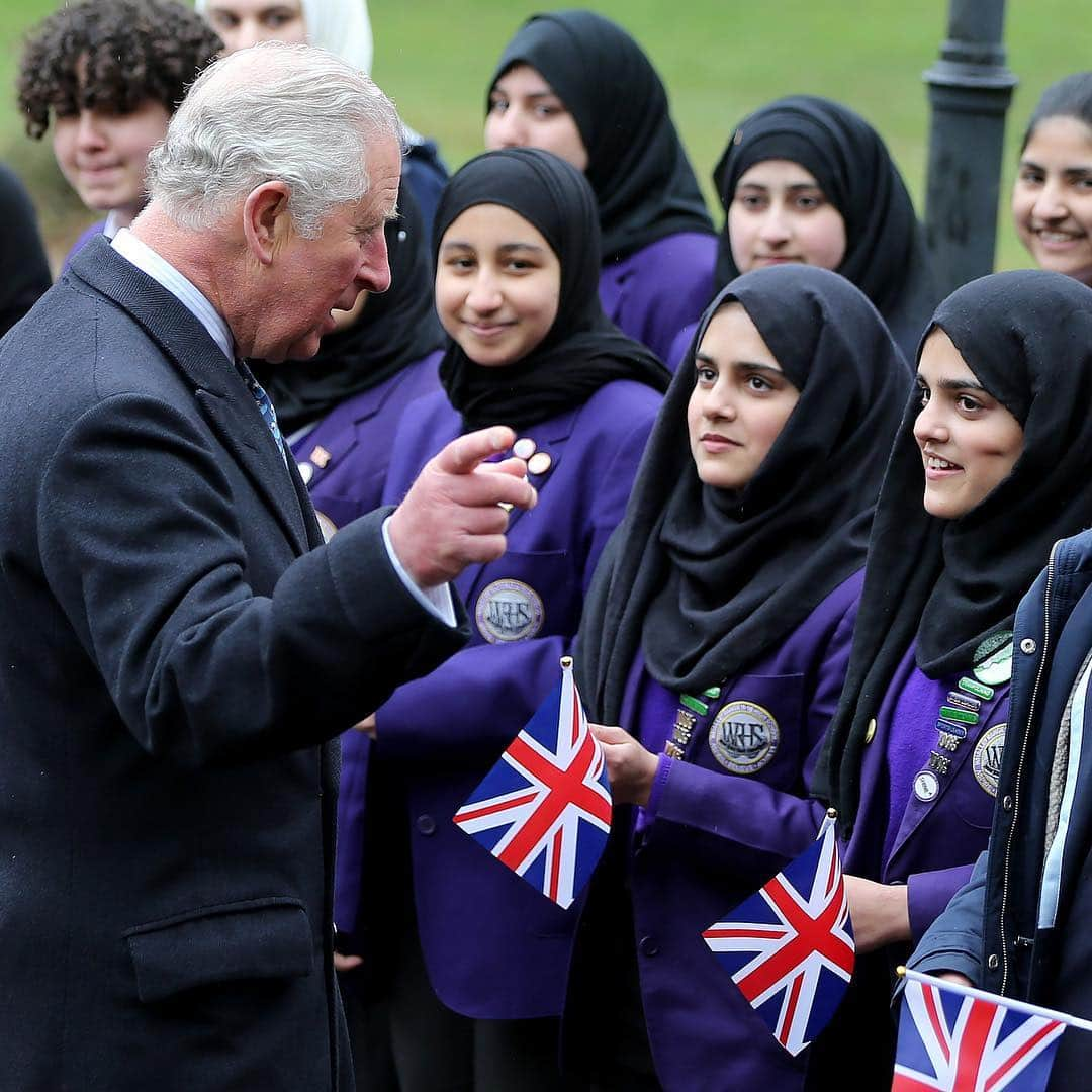 クラレンス邸さんのインスタグラム写真 - (クラレンス邸Instagram)「The Prince of Wales visited the British Muslim Heritage Centre in Manchester yesterday to hear about their education programme and community initiatives. The centre’s mission is to build trust between diverse communities and is for everyone, regardless of faith or background. The centre was given The Queen’s Award for Voluntary Service in 2018. The Prince of Wales has worked for many years to encourage inter-faith dialogue and greater understanding of different religions, both in Britain and abroad. HRH has undertaken a number of visits to meet communities from a wide variety of faiths. 📸 Press Association」4月4日 19時42分 - clarencehouse