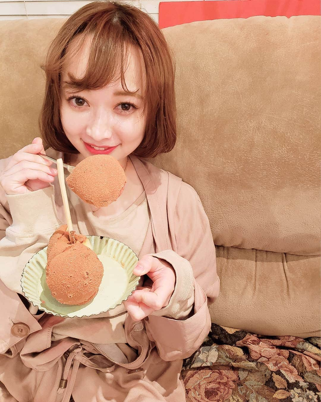 齊藤美沙貴さんのインスタグラム写真 - (齊藤美沙貴Instagram)「おいしいりんごだったから 一個ぺろり🍎 わたしのはシナモン味です🐹❤️ ㅤㅤㅤㅤㅤㅤㅤㅤㅤㅤ ㅤㅤㅤㅤㅤㅤㅤㅤㅤㅤ #りんご飴#りんご飴専門店」4月4日 19時55分 - misya_kids