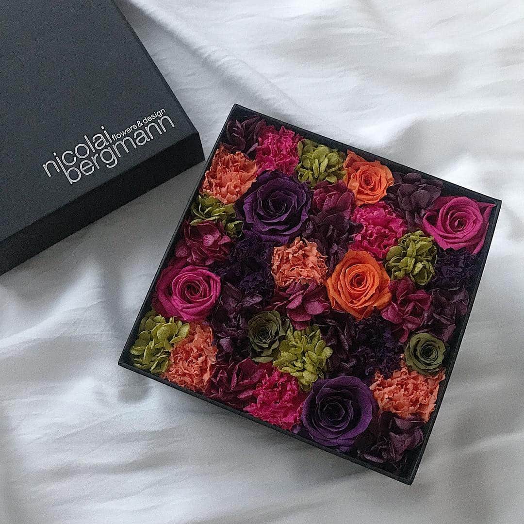 嘉部志音さんのインスタグラム写真 - (嘉部志音Instagram)「. . . ミスコンを通してたくさんお花をいただきました ありがとうございました お花大好き🌹 . . #nicolaibergmann #flower #dryflower」4月4日 19時52分 - _shiooshio_