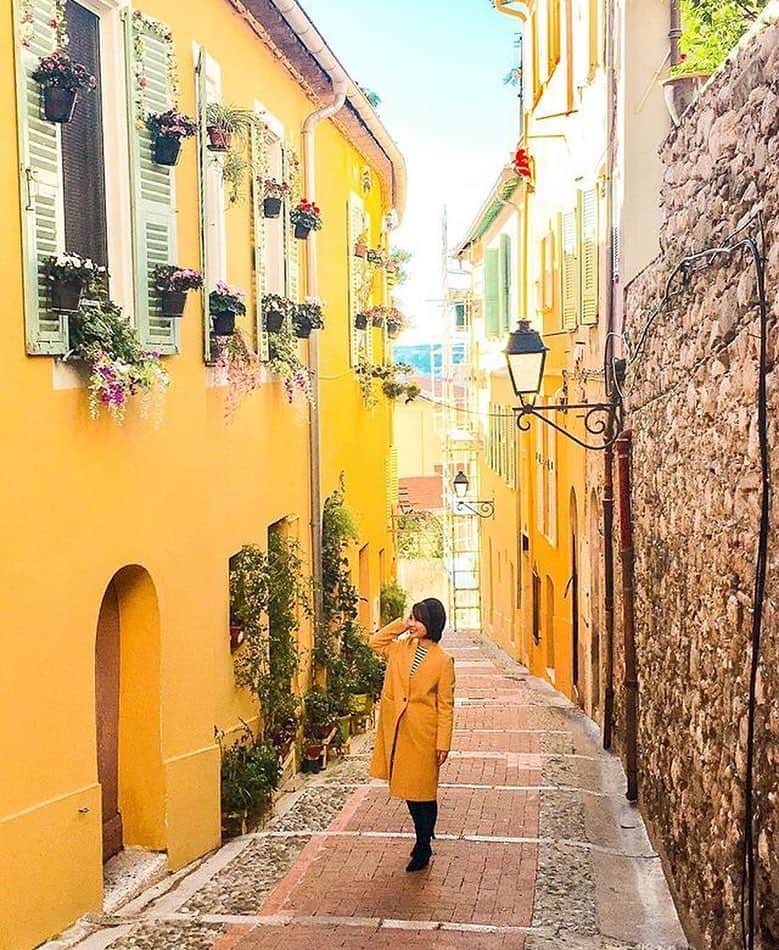 Stayway女子さんのインスタグラム写真 - (Stayway女子Instagram)「【フランス🇫🇷マントン】 . 📷：Thanks to @harunafukuda . レモン色の建物は 可愛らしさもあり 暖かさも感じますね🍋✨ ——————————————————— 📍スポット情報 フランス マントンは イタリア都の国境近くに位置する都市です ——————————————————— 素敵な女子旅をされている方をご紹介させていただきます！✨ 写真は全てご本人に【掲載許諾】を頂いています #Stayway女子旅 というハッシュタグをつけて是非投稿してください♪ Instagram・Twitter・Stayway mediaにてご紹介させていただきます！ ——————————————————— 【Staywayとは？】 Staywayはホテルやゲストハウスなどの宿泊施設はもちろん、世界中のコテージ・ヴィラ・一軒まるごとレンタルに古民家なども検索できるサイト 価格・ロケーションなど幅広いニーズに答え、利用者にあった宿泊先を素早く見つけることが可能👍✨ 素敵な旅には素敵な宿泊施設を🌃 Staywayで探してみませんか？✈️ ——————————————————— #Stayway女子旅 #Stayway_france #france #menton #フランス #マントン #travel #trip #instatravel #旅 #旅行 #travelgram#mytravelgram #instatravel #instagenic#photogenic #ダレカニミセタイケシキ #写真好きな人と繋がりたい #カメラ好きな人と繋がりたい #フォトジェニック」4月4日 20時03分 - stayway_girls