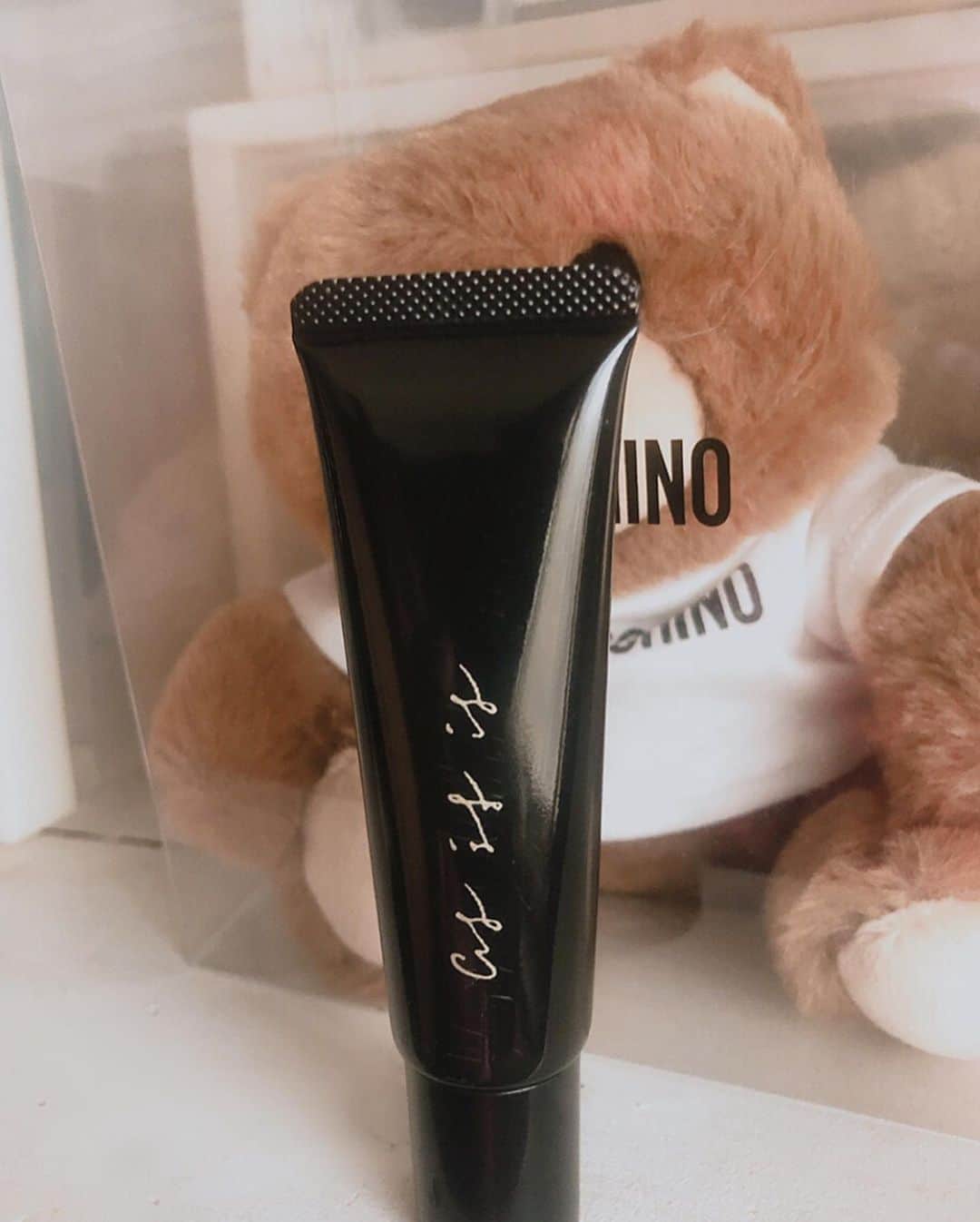宮河マヤさんのインスタグラム写真 - (宮河マヤInstagram)「Must have item for healthy looking skin! 今みたいな季節の変わり目は肌の状態がなかなか安定しない事が多いけど、このシアバター入りのBB Cream【SuntanCream】はそんな時期にもしっかり潤いを守ってくれる私の味方🤩﻿ ﻿﻿ そして普段から日焼け止めは使っているけど、マラソンやアウトドアのアクティビティなどで身体だけ1〜2トーン暗くなってしまう時に、全身の色を合わせるために使用しているsuntanファンデーションも好き😆🔥 @asitiscosmeticsjapan ﻿﻿ ﻿﻿ お肌は焼きたくないけど、健康的に見えたい人にも👍﻿﻿ ﻿﻿ Check it out;) #Cosmetics #Beauty #asitiscosmetics #PR」4月4日 19時56分 - maya_m0901