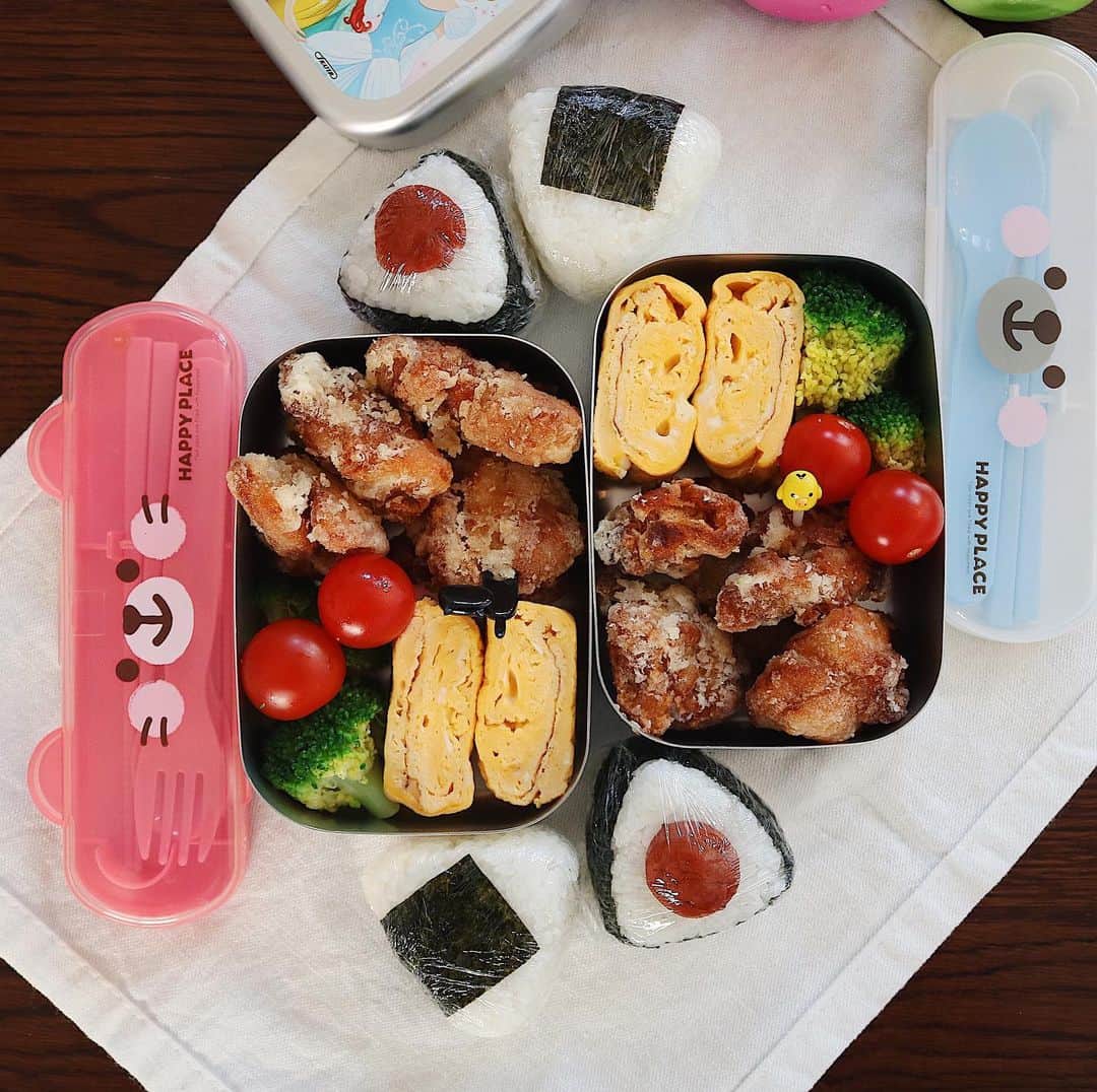 ゆかり/yukariのインスタグラム：「まだまだ続く春休み。 泣く子も黙る竜田揚げ弁当。 シンプルに早起きがつらい。 * * * #おうちごはん #うちごはん #昼ごはん #lunch #弁当 #料理 #手料理 #食卓 #自炊 #家庭料理 #料理好きな人と繋がりたい #暮らし #テーブルコーディネート #おうちごはんLover #food #japanesefood #foodpic #タベリー #和食 #お弁当 #今日のお弁当 #ていねいな暮らし #bento」
