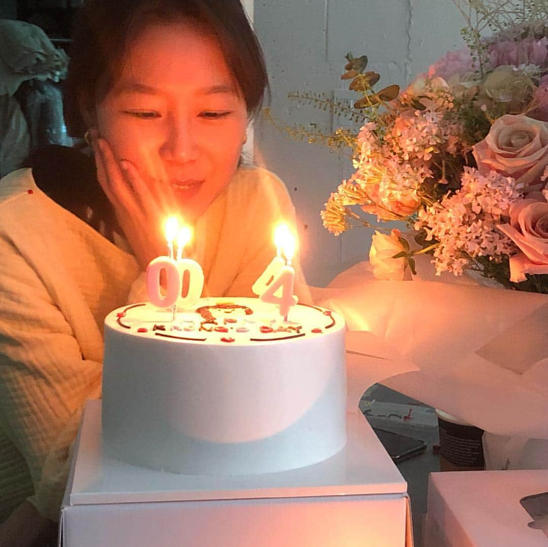 コン・ヒョジンさんのインスタグラム写真 - (コン・ヒョジンInstagram)「얼레벌레 생일 🎂」4月4日 20時01分 - rovvxhyo