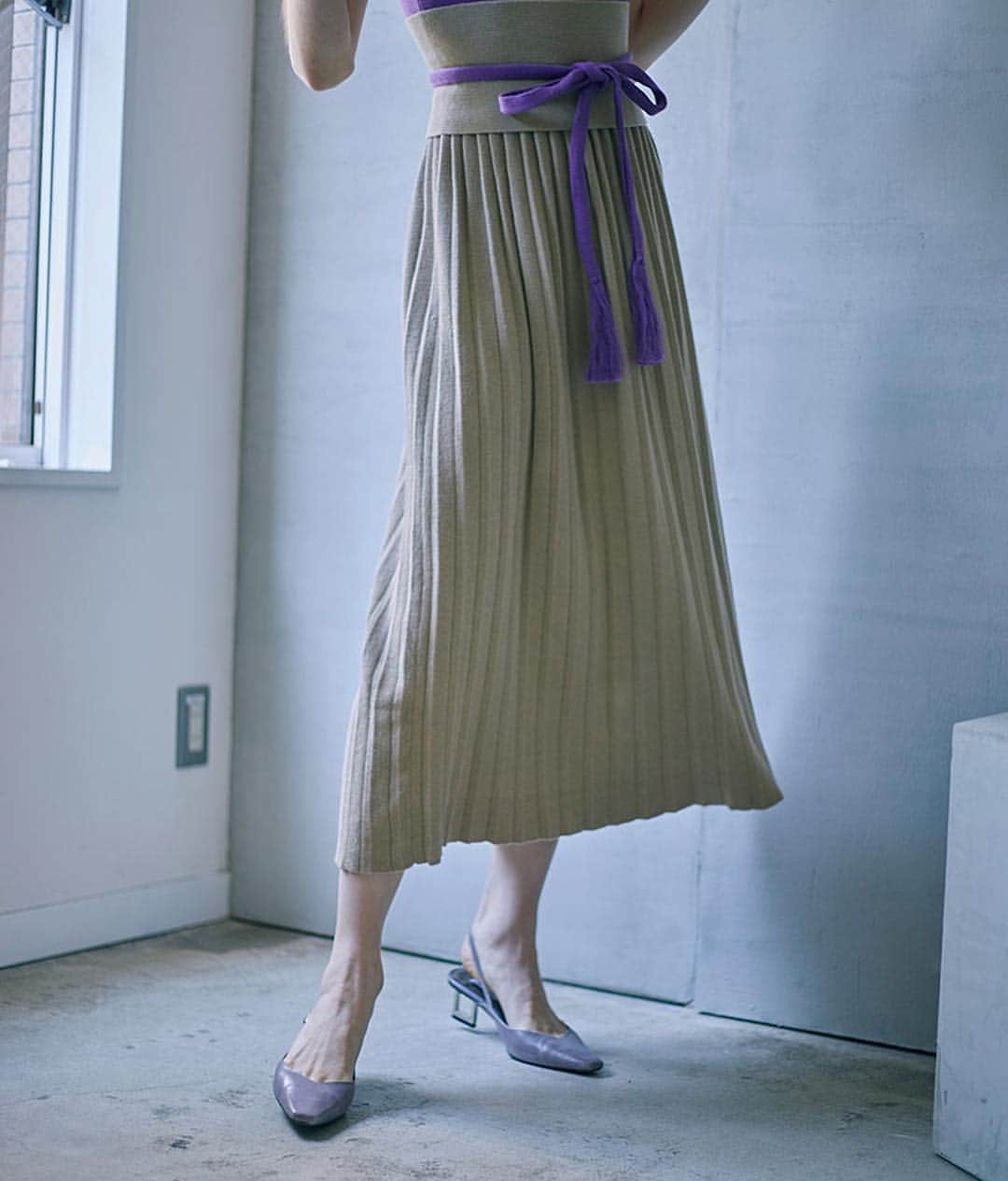 Ameri vintageさんのインスタグラム写真 - (Ameri vintageInstagram)「04.05(fri)12:00 MEDI BAND TIE PLEATS KNIT DRESS will be released by online. . #ameri #amerivintage #shopping #fashion #japan #tokyo #knitdress」4月4日 20時12分 - amerivintage